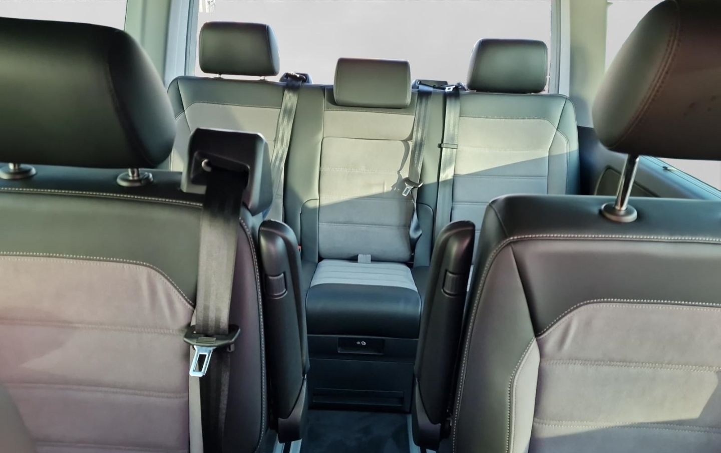 Volkswagen T6.1 Multivan 2.0 TDI Generation Six Alu LED AHK foto 13
