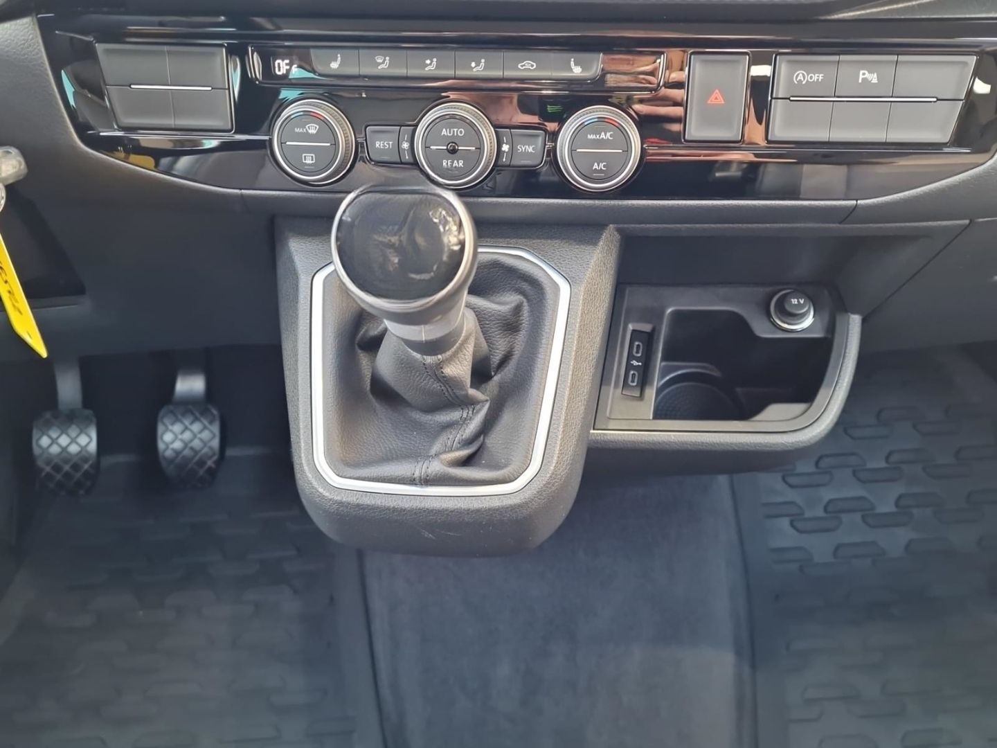 Volkswagen T6.1 Multivan 2.0 TDI Generation Six Alu LED AHK foto 15
