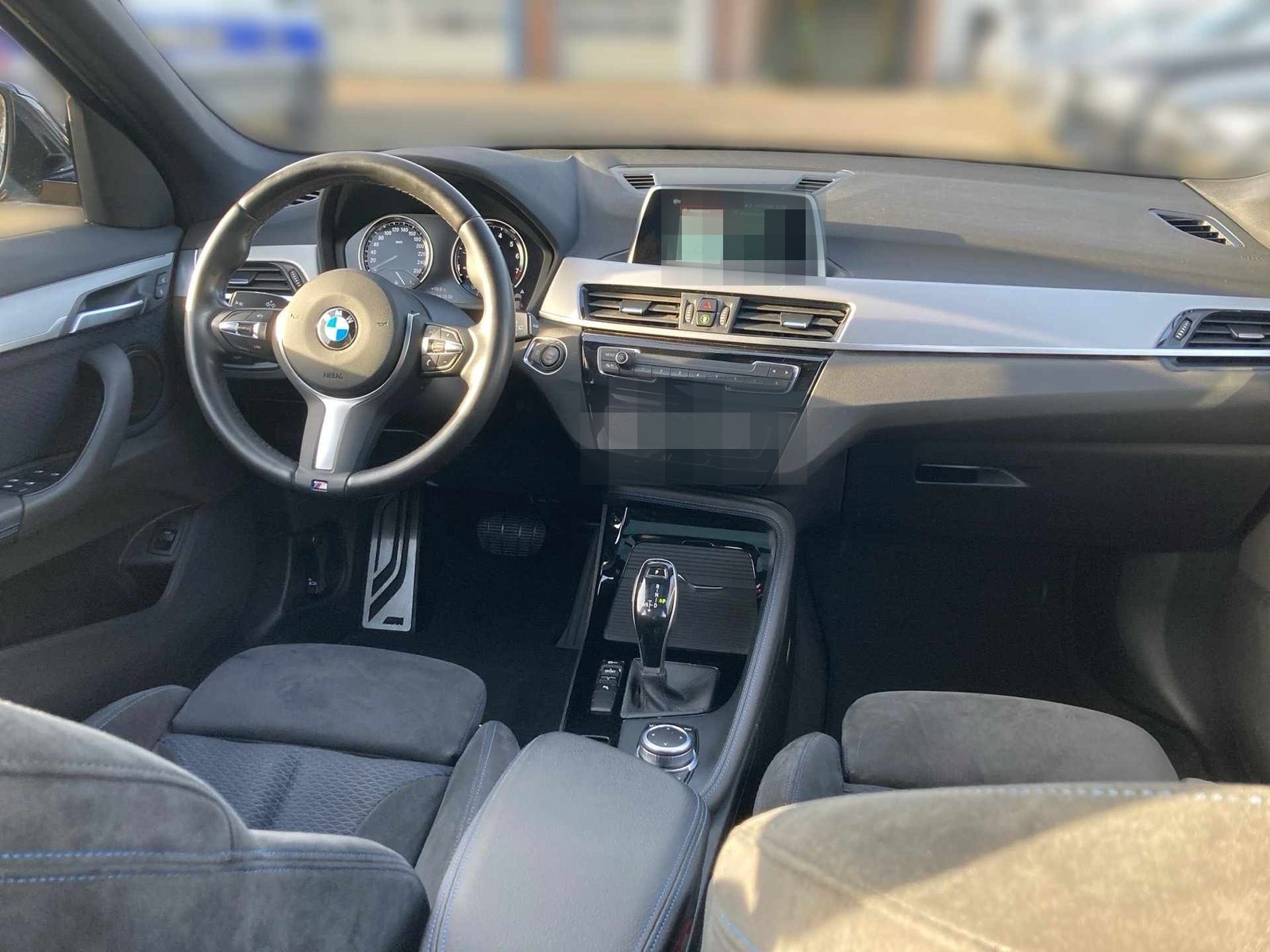 BMW X1 sDrive20i M Sport Navi+SHZ+LED+AHK+Pano+PDC foto 9
