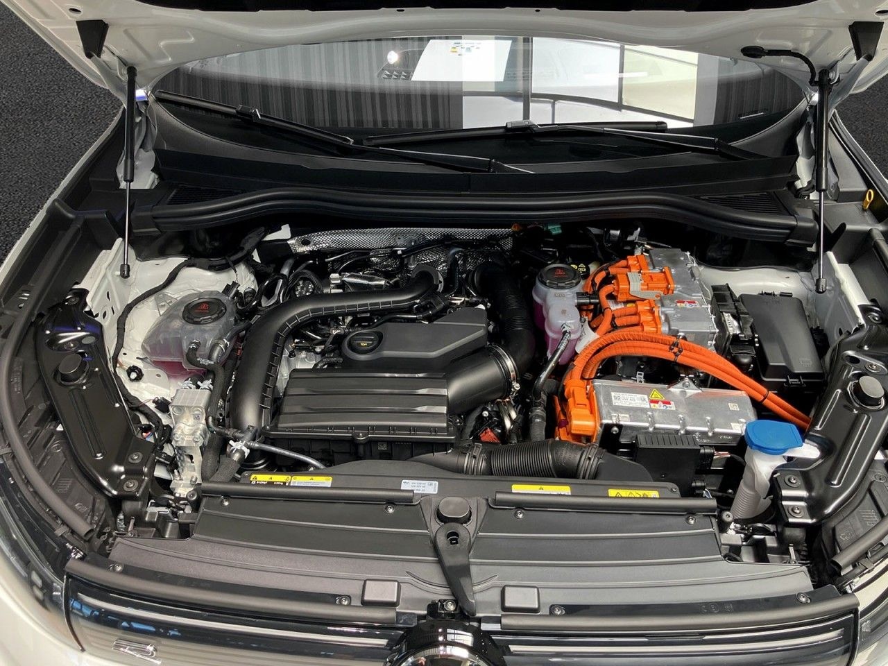 Volkswagen Tiguan R-Line 1,5 l eHybrid OPF 110 kW 150 PS foto 7