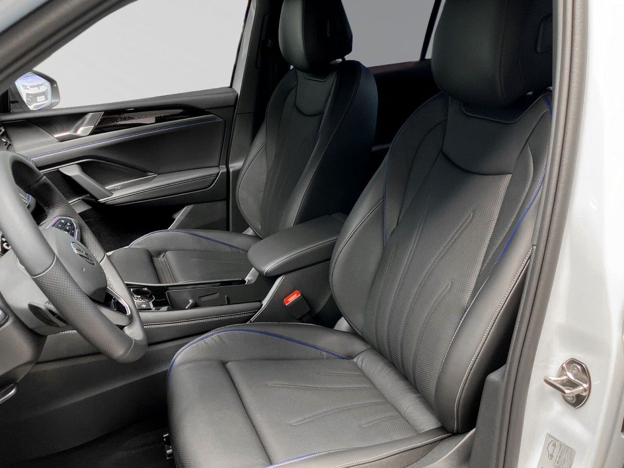 Volkswagen Tiguan R-Line 1,5 l eHybrid OPF 110 kW 150 PS foto 10