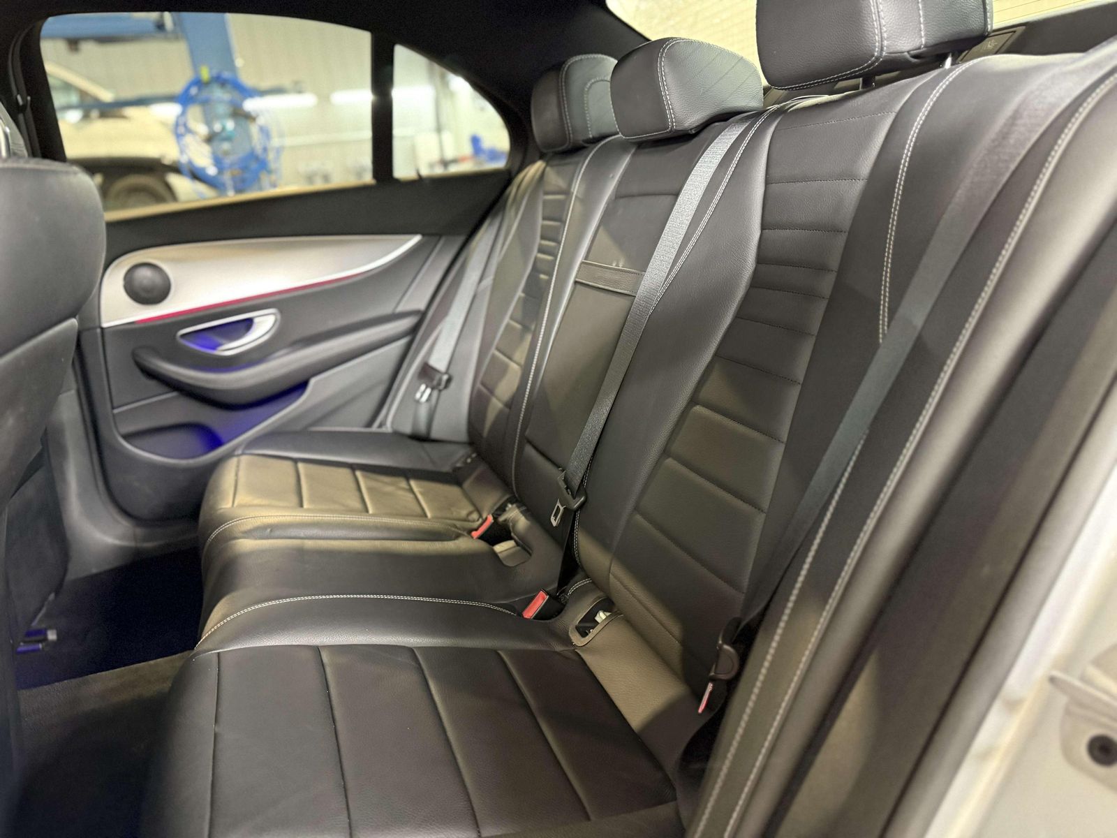 Mercedes-Benz E 400 4Matic (213.023) Widescreen, Ambiente, Mul foto 14