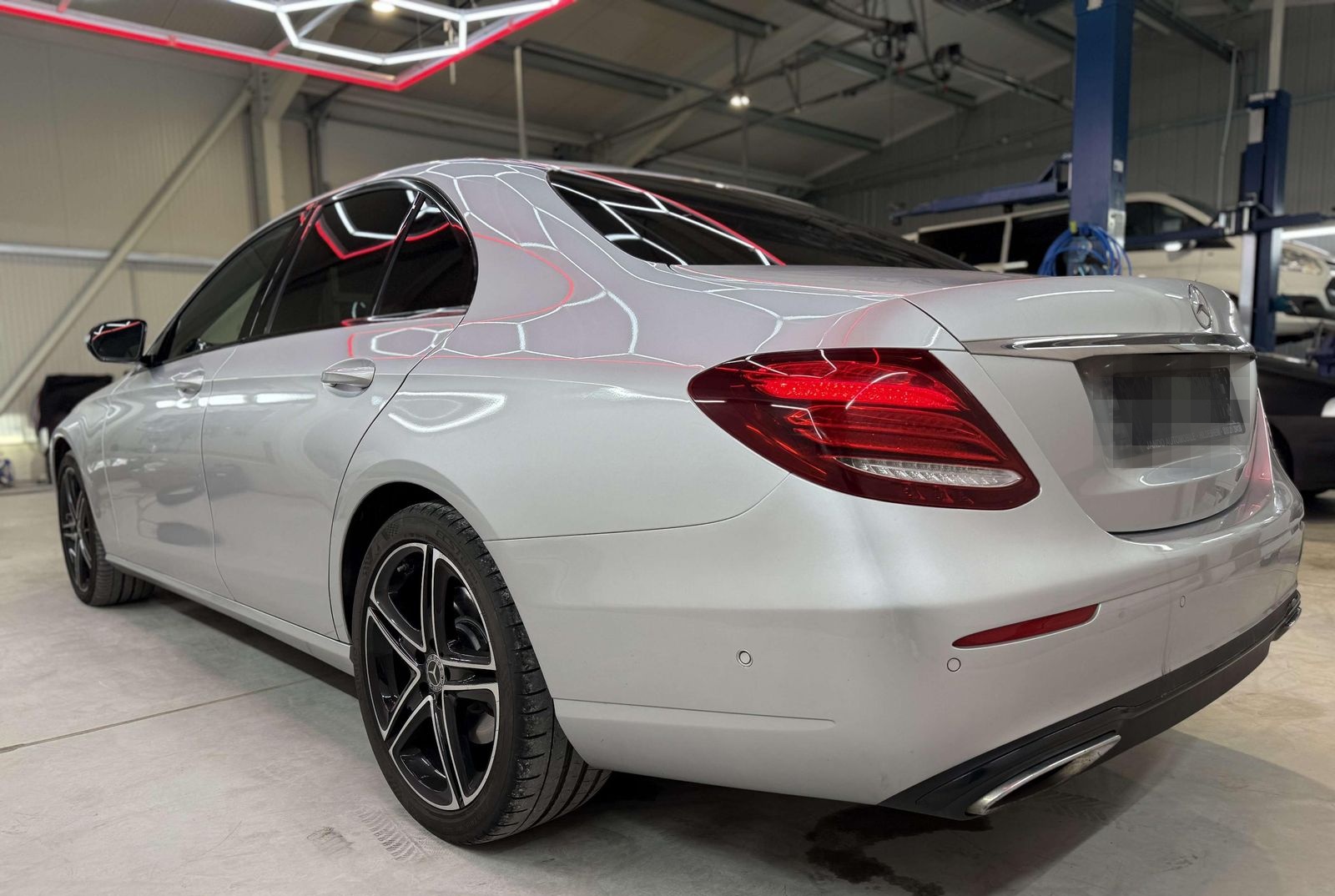 Mercedes-Benz E 400 4Matic (213.023) Widescreen, Ambiente, Mul foto 4