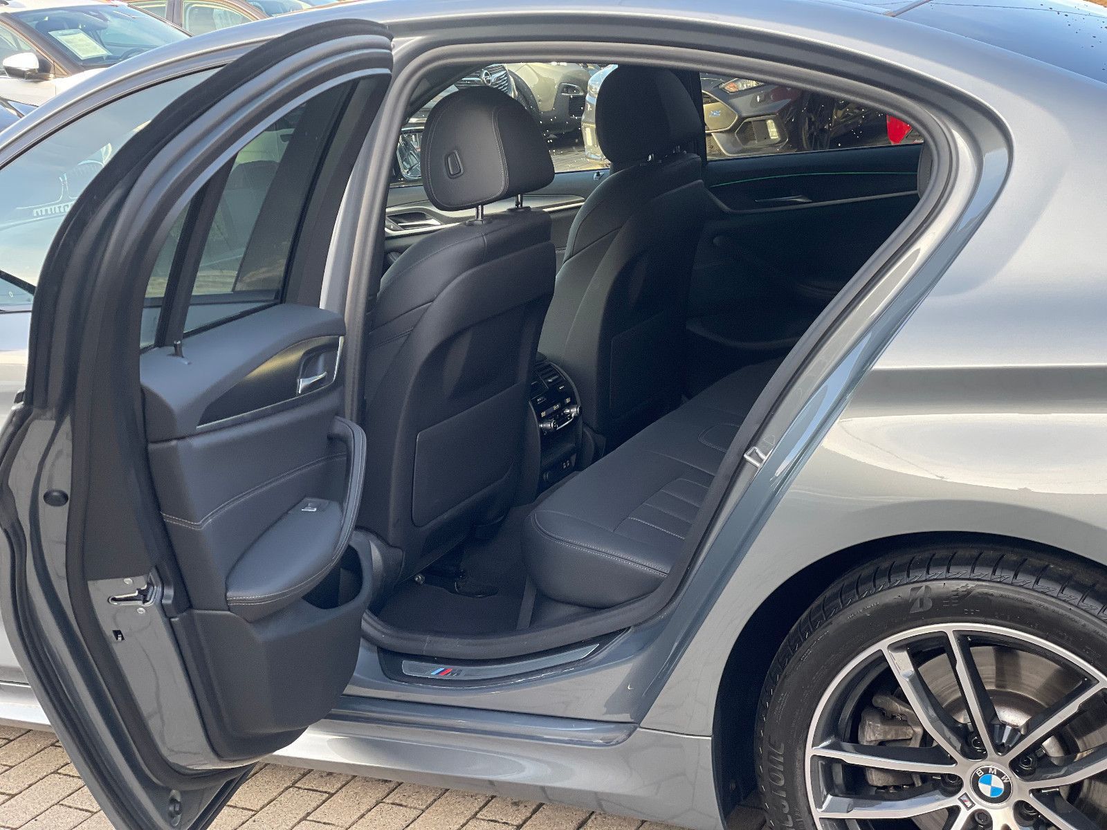 BMW 530 d xDrive M Sport*8xFach*360°*Ahk*Navi*Leder* foto 12