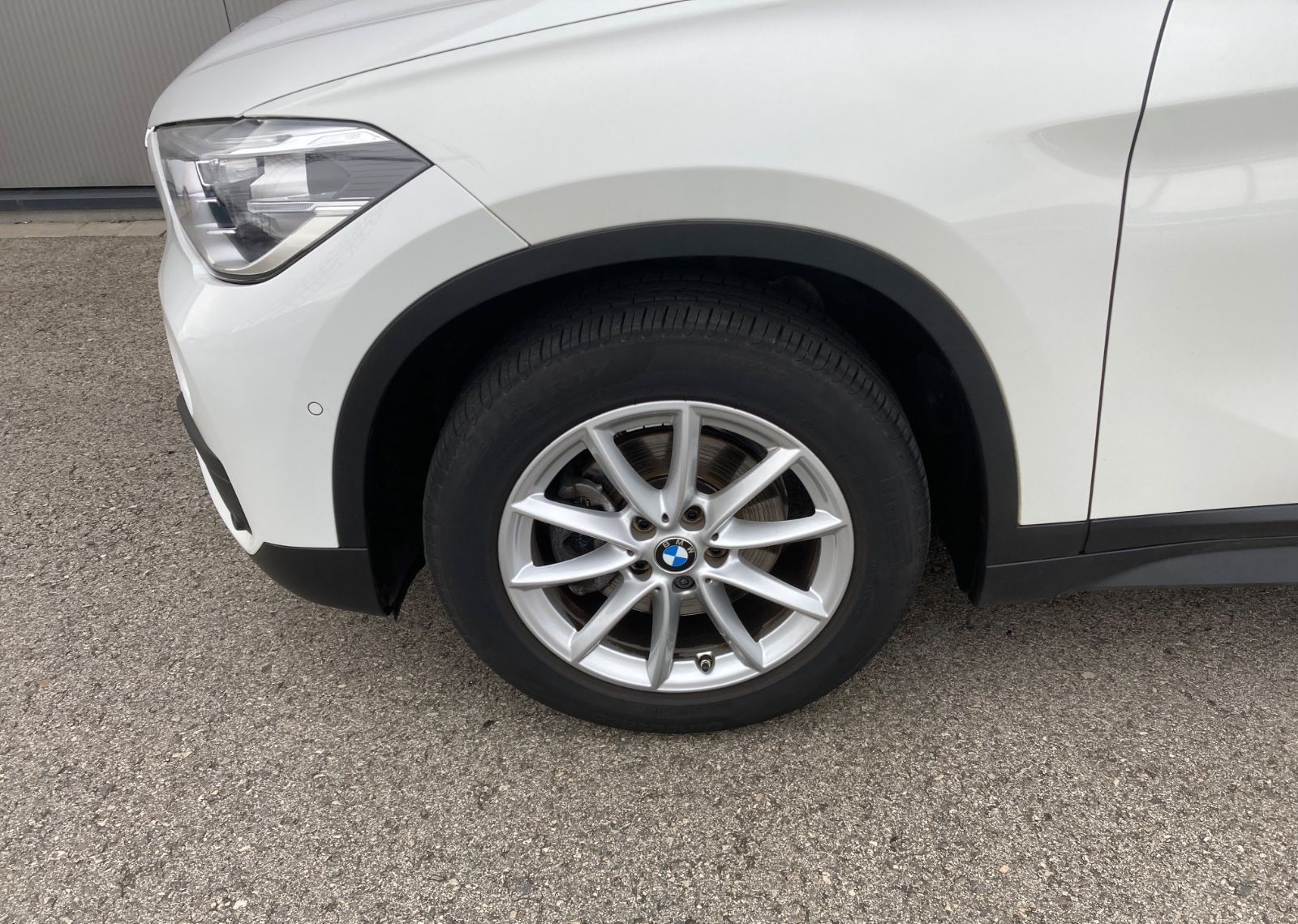 BMW X1 sDrive18iA*Dachreling*PDC*Navi*Kamera foto 2