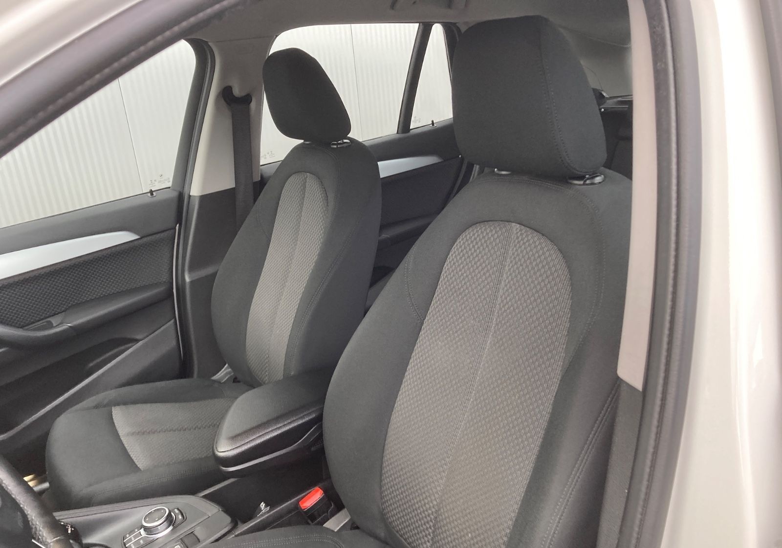 BMW X1 sDrive18iA*Dachreling*PDC*Navi*Kamera foto 12