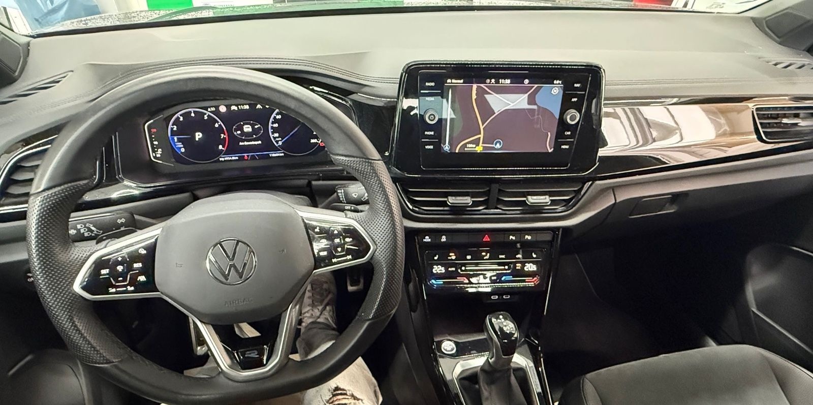 Volkswagen T-Roc FL 1.5 TSI DSG R-Line Black 19 AHK MATRIX foto 2