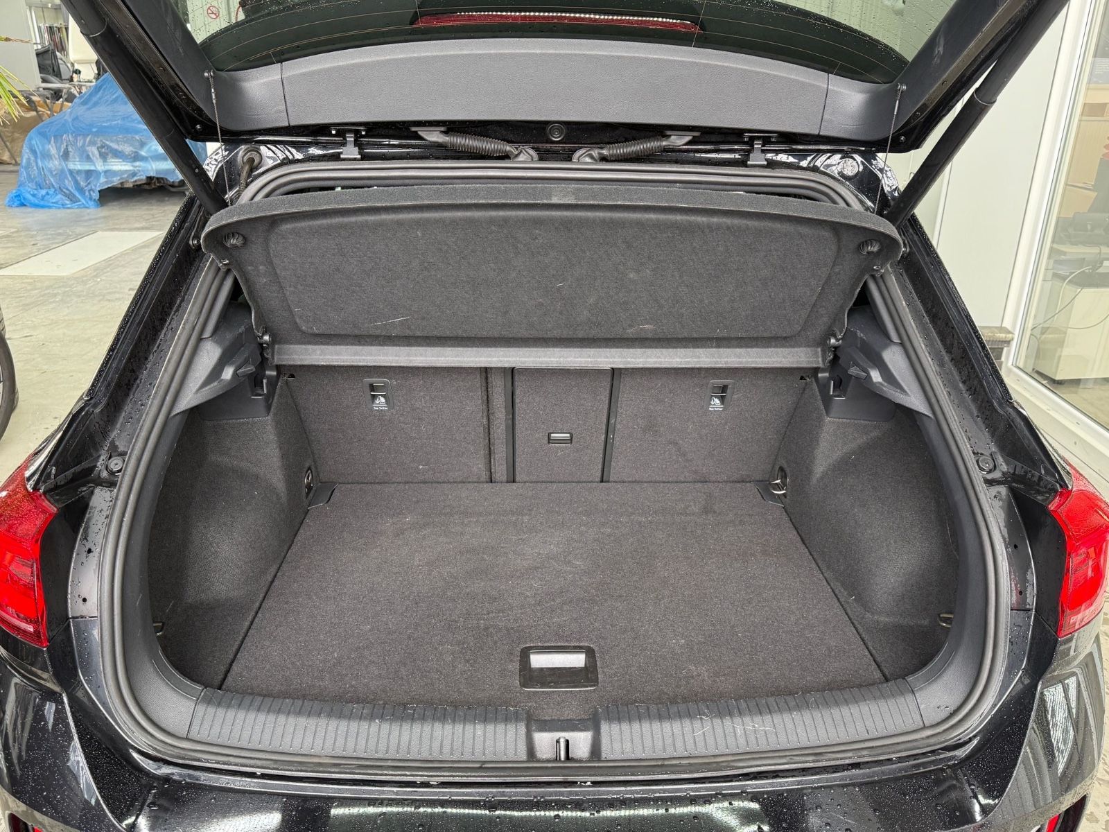 Volkswagen T-Roc FL 1.5 TSI DSG R-Line Black 19 AHK MATRIX foto 4
