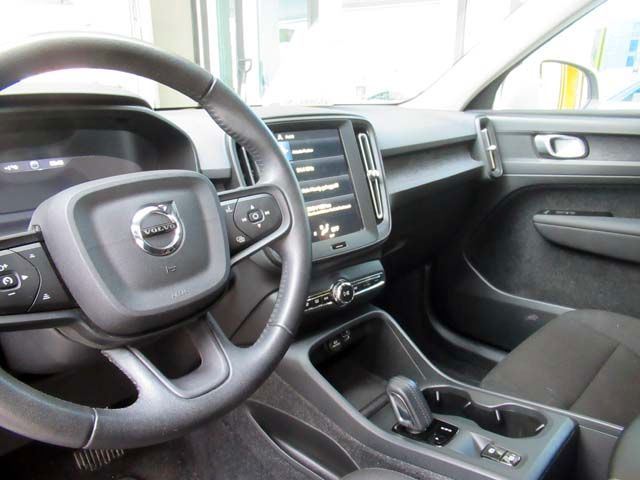 Volvo XC40 T3 Geartronic Momentum Navi/LED/LKA/PDC/Tem foto 6