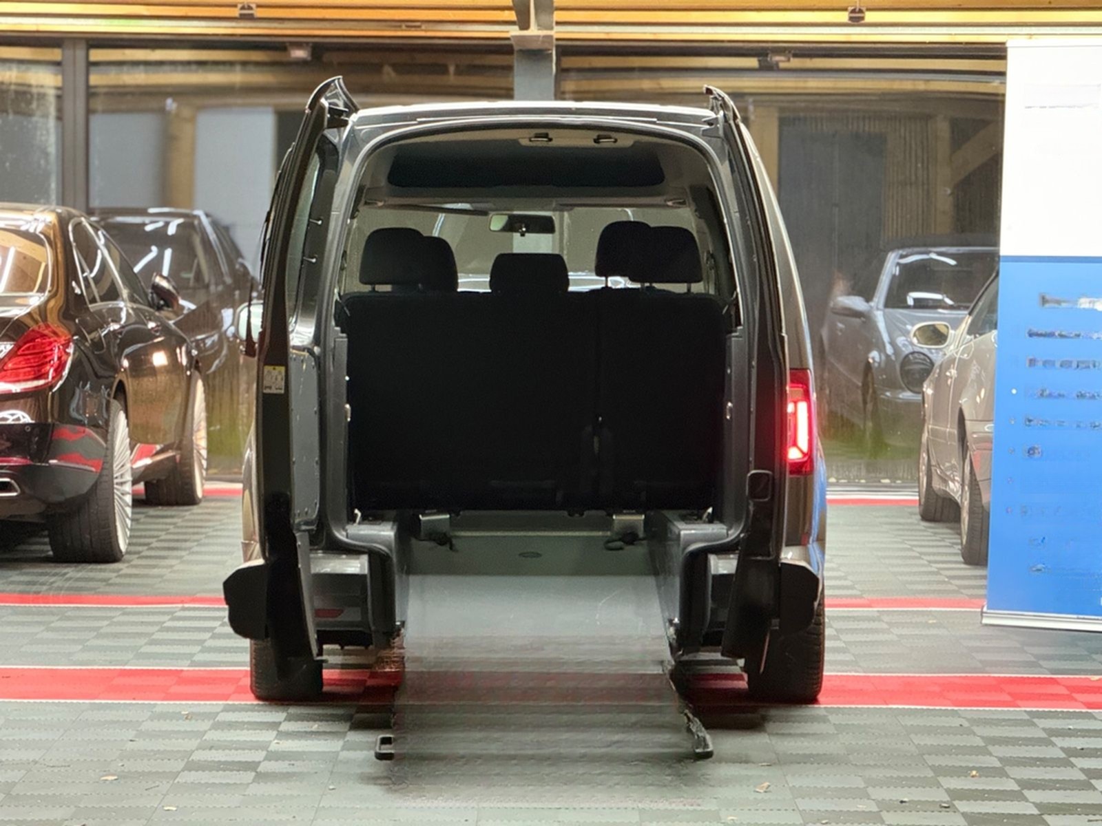 Volkswagen Caddy Maxi Behindertengerecht-Rampe foto 3