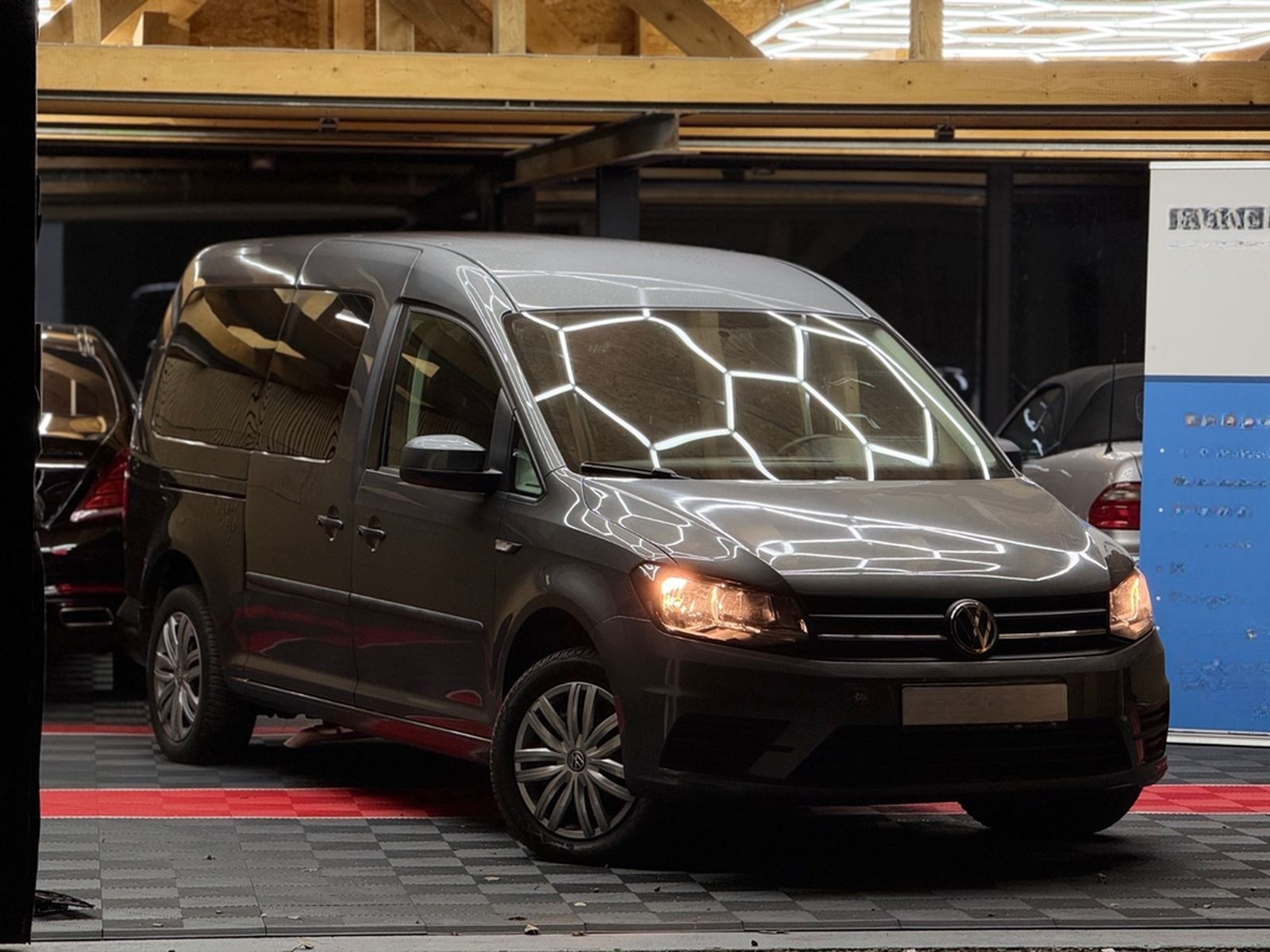 Volkswagen Caddy Maxi Behindertengerecht-Rampe foto 21