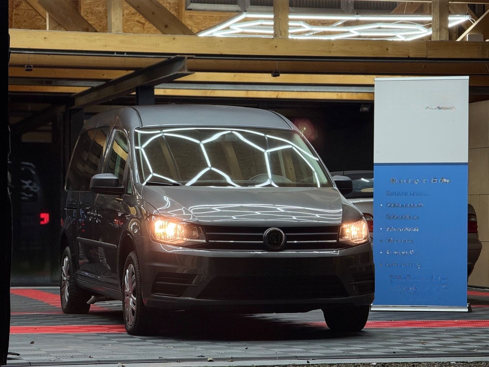 Volkswagen Caddy Maxi Behindertengerecht-Rampe foto 24