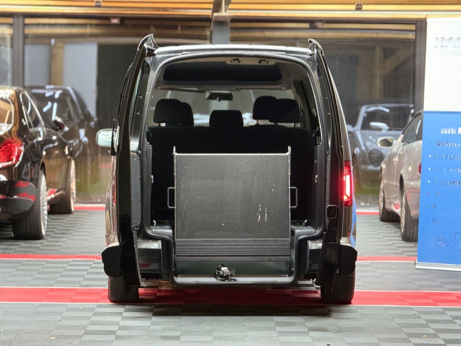 Volkswagen Caddy Maxi Behindertengerecht-Rampe foto 4