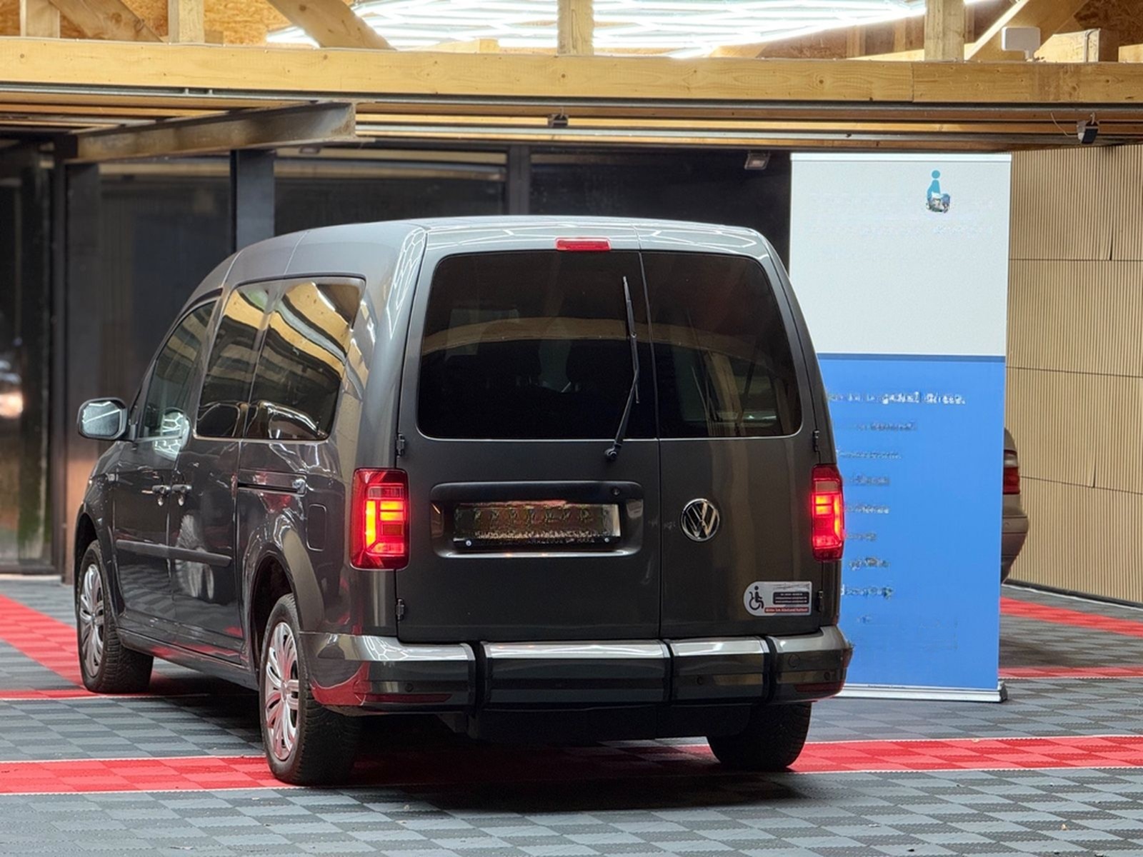Volkswagen Caddy Maxi Behindertengerecht-Rampe foto 6