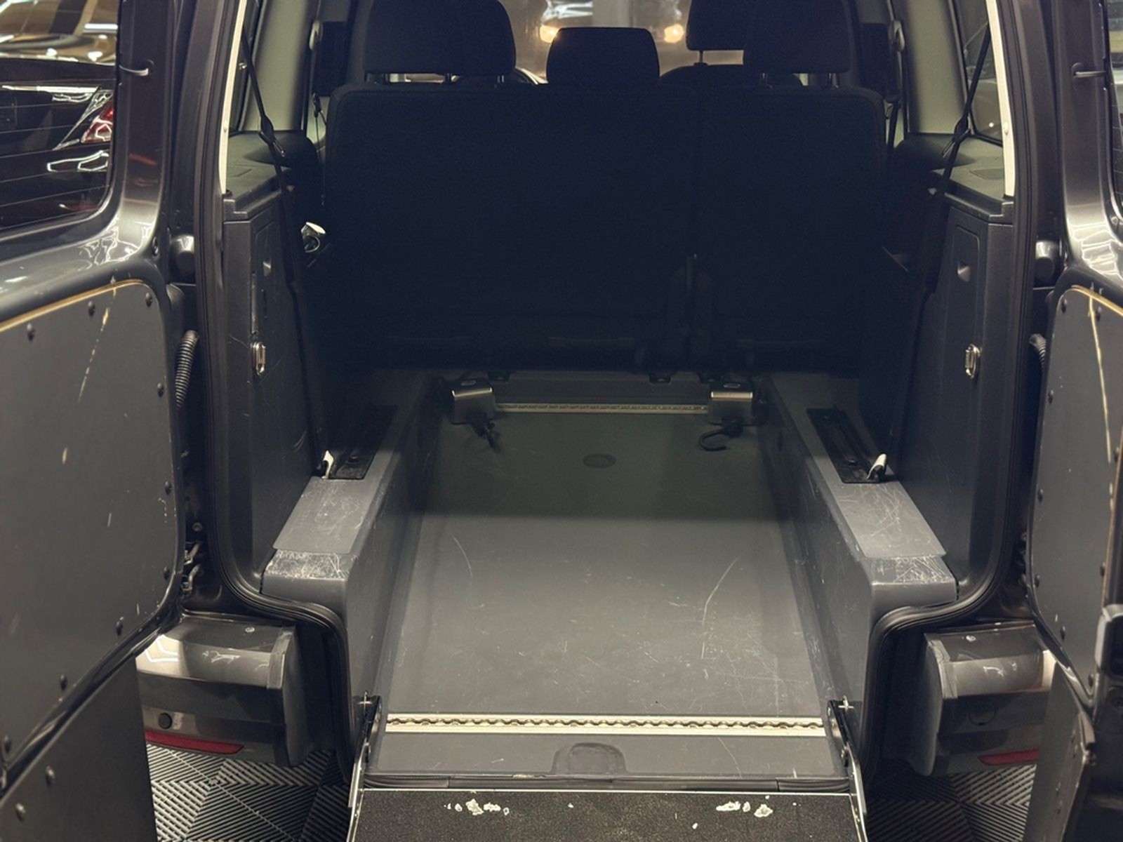 Volkswagen Caddy Maxi Behindertengerecht-Rampe foto 8