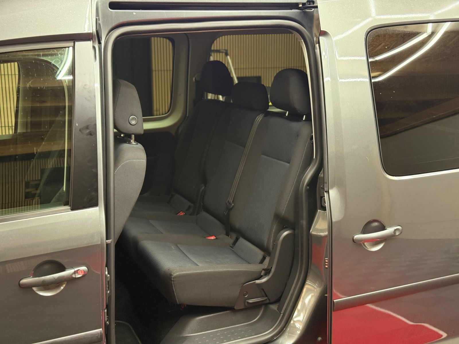 Volkswagen Caddy Maxi Behindertengerecht-Rampe foto 10