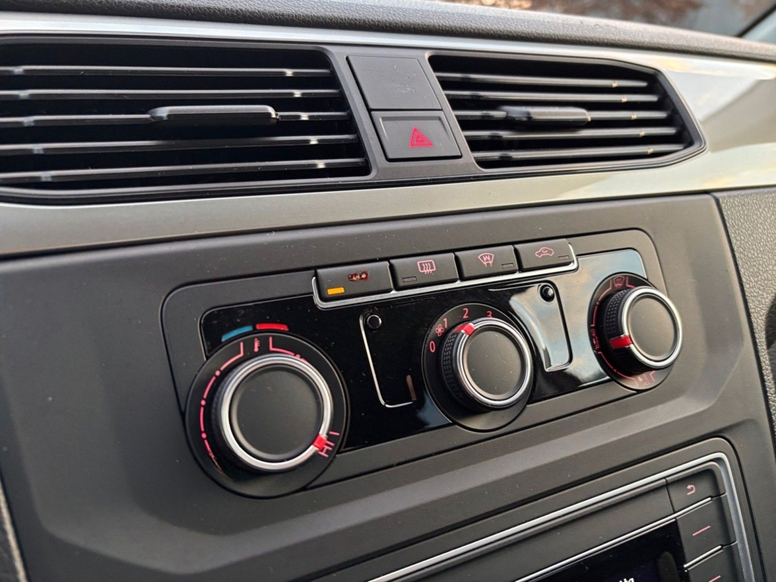 Volkswagen Caddy 1,4 TSI DSG Trendline *ROLLSTUHLRAMPE* foto 19