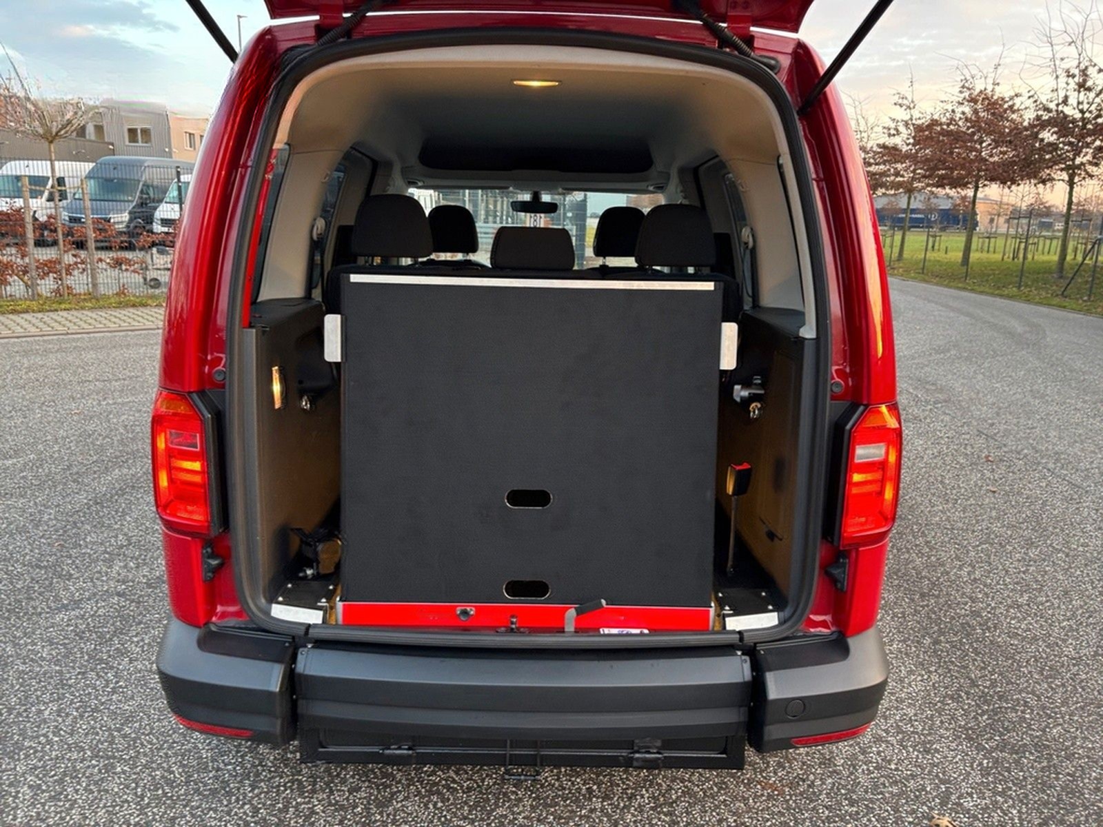 Volkswagen Caddy 1,4 TSI DSG Trendline *ROLLSTUHLRAMPE* foto 22