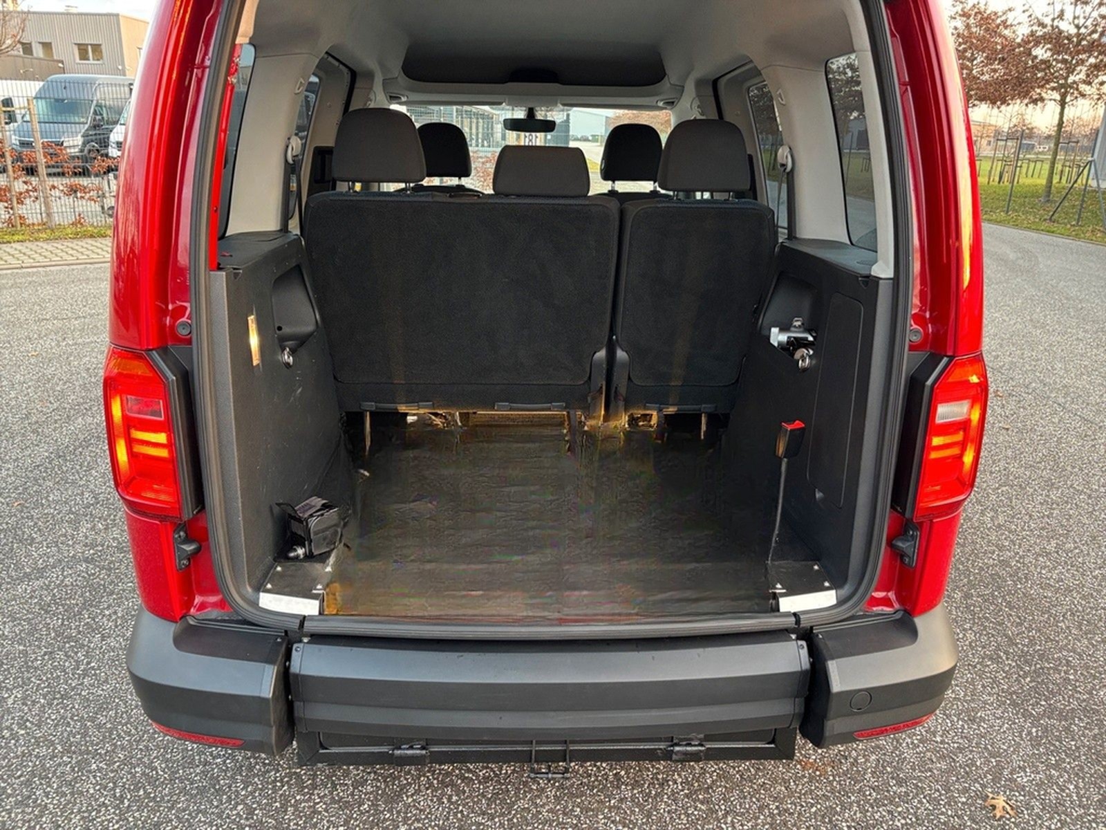 Volkswagen Caddy 1,4 TSI DSG Trendline *ROLLSTUHLRAMPE* foto 23