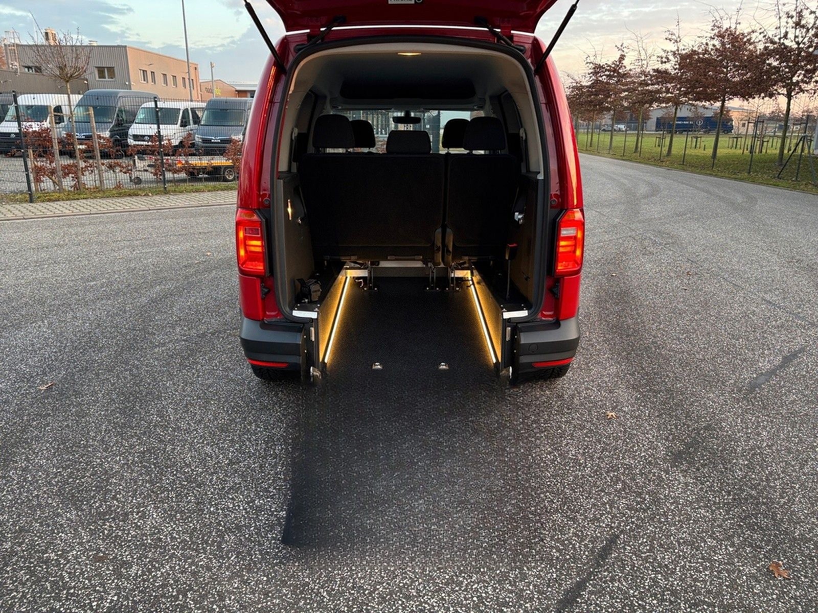 Volkswagen Caddy 1,4 TSI DSG Trendline *ROLLSTUHLRAMPE* foto 26