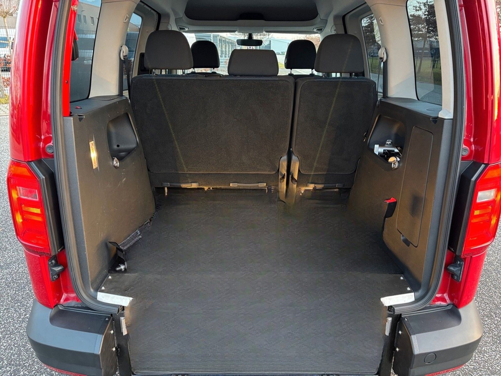 Volkswagen Caddy 1,4 TSI DSG Trendline *ROLLSTUHLRAMPE* foto 31