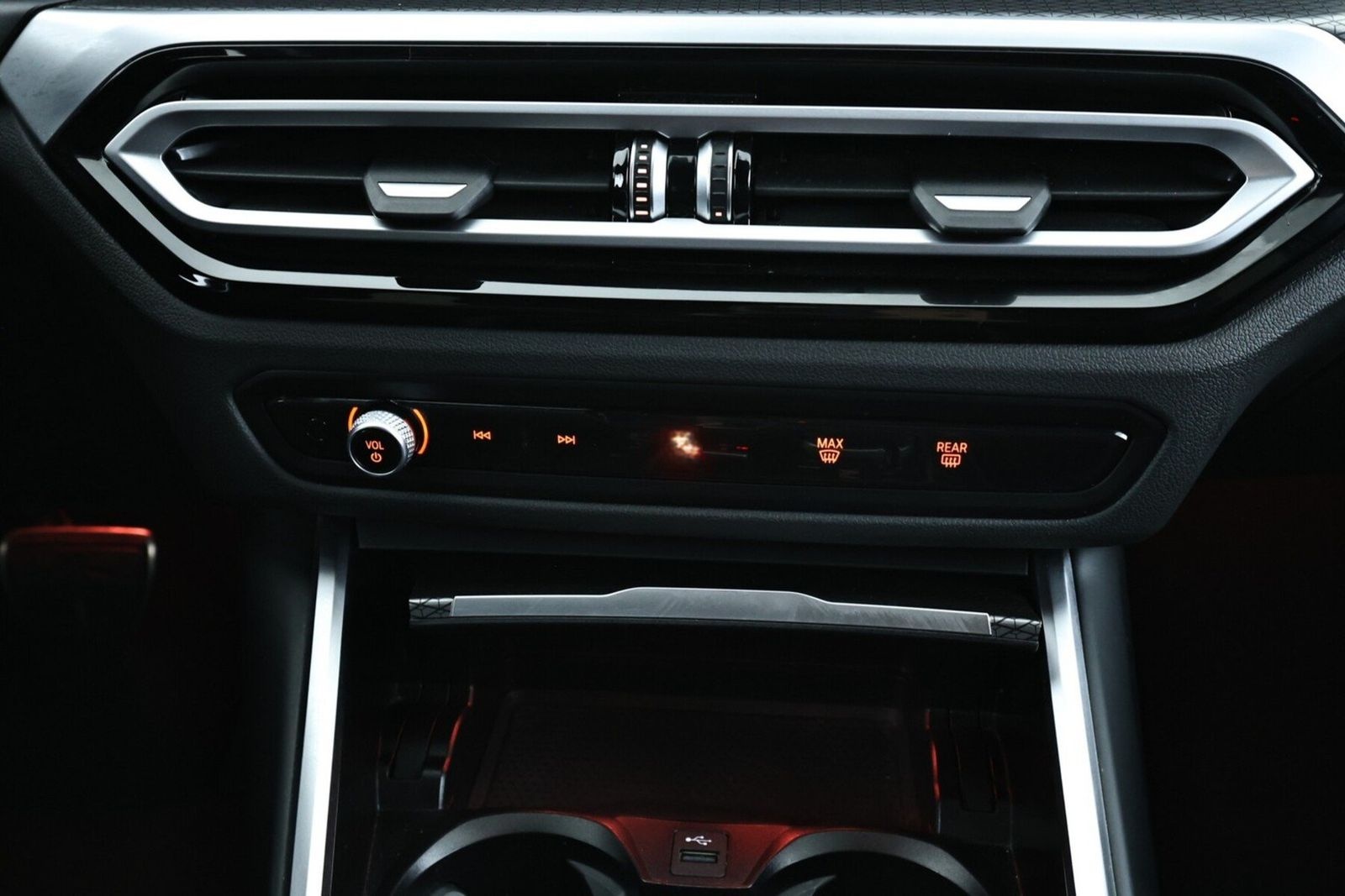 BMW 330e M Sport Pro ACC|Nav|ParkAs+Kam|Pano|elS|AHK foto 12