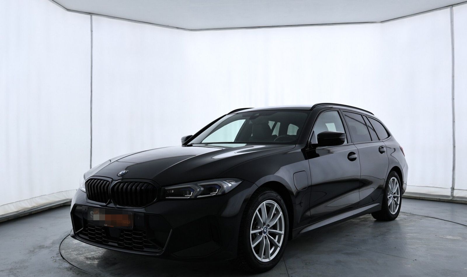 BMW 330e M Sport Pro ACC|Nav|ParkAs+Kam|Pano|elS|AHK foto 3