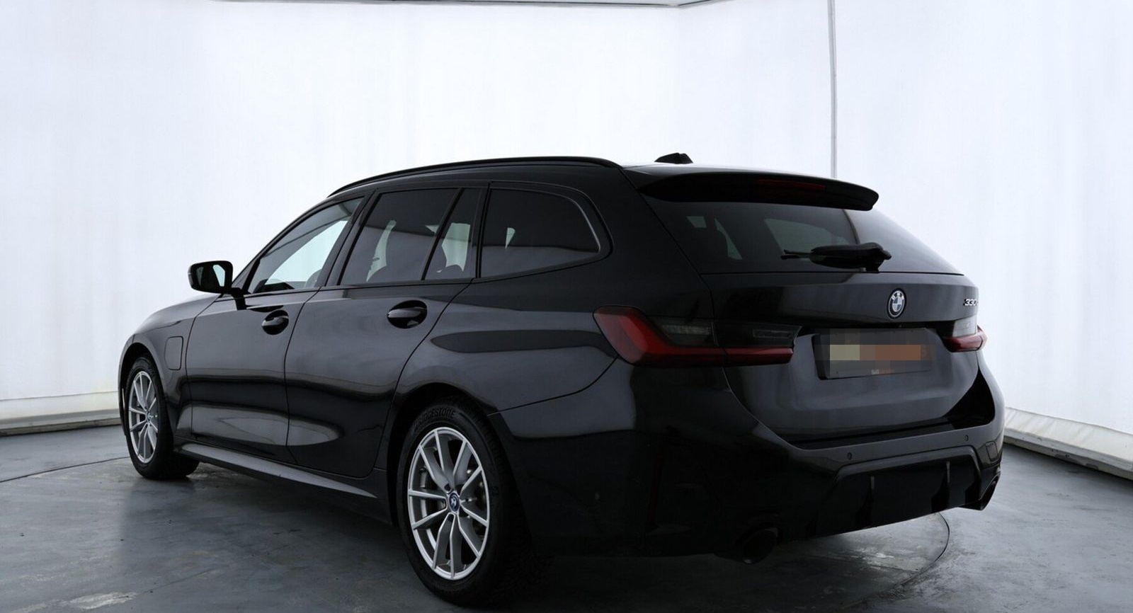 BMW 330e M Sport Pro ACC|Nav|ParkAs+Kam|Pano|elS|AHK foto 4