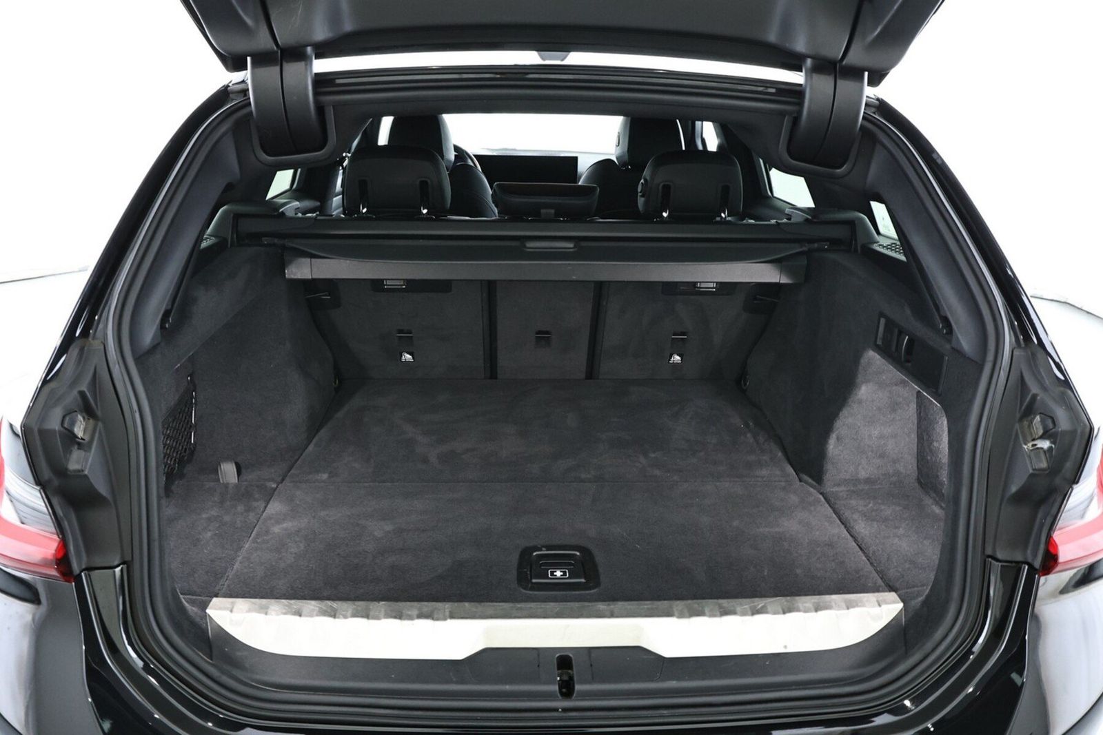 BMW 330e M Sport Pro ACC|Nav|ParkAs+Kam|Pano|elS|AHK foto 6