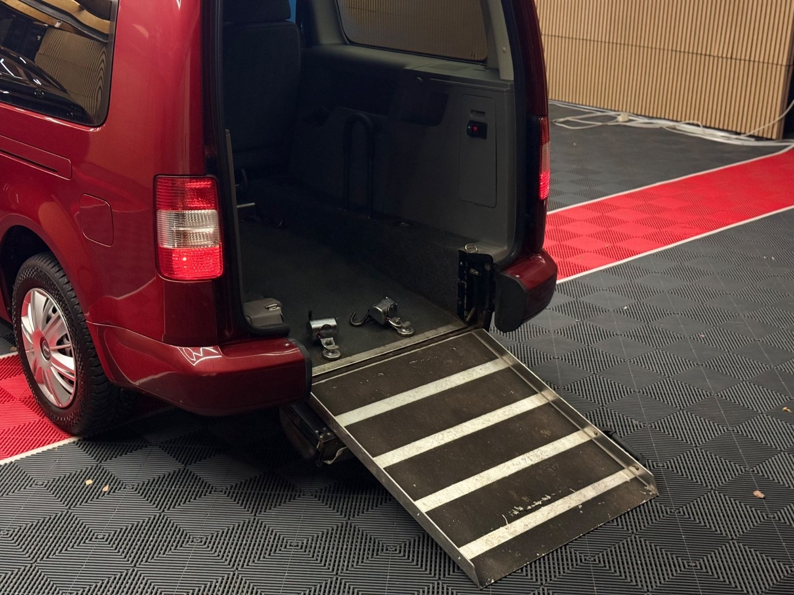 Volkswagen Caddy Maxi Behindertengerecht-Rampe foto 2