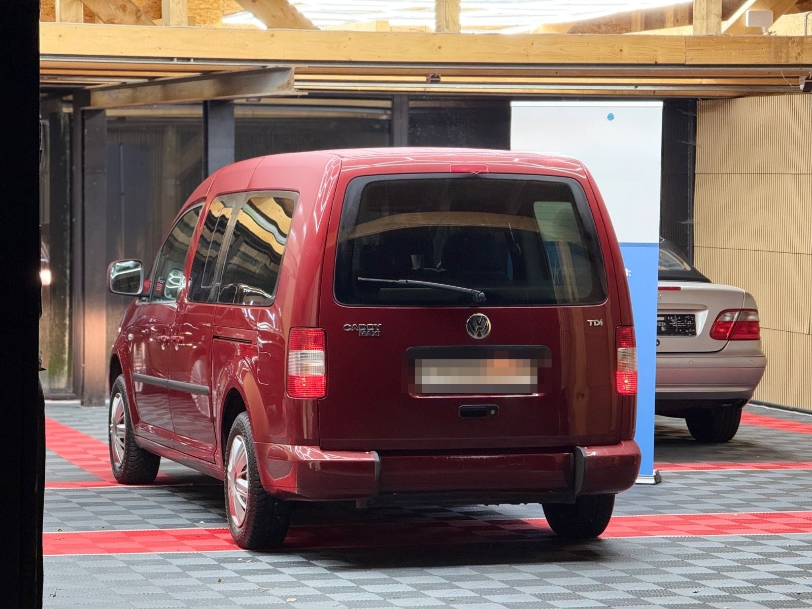 Volkswagen Caddy Maxi Behindertengerecht-Rampe foto 11