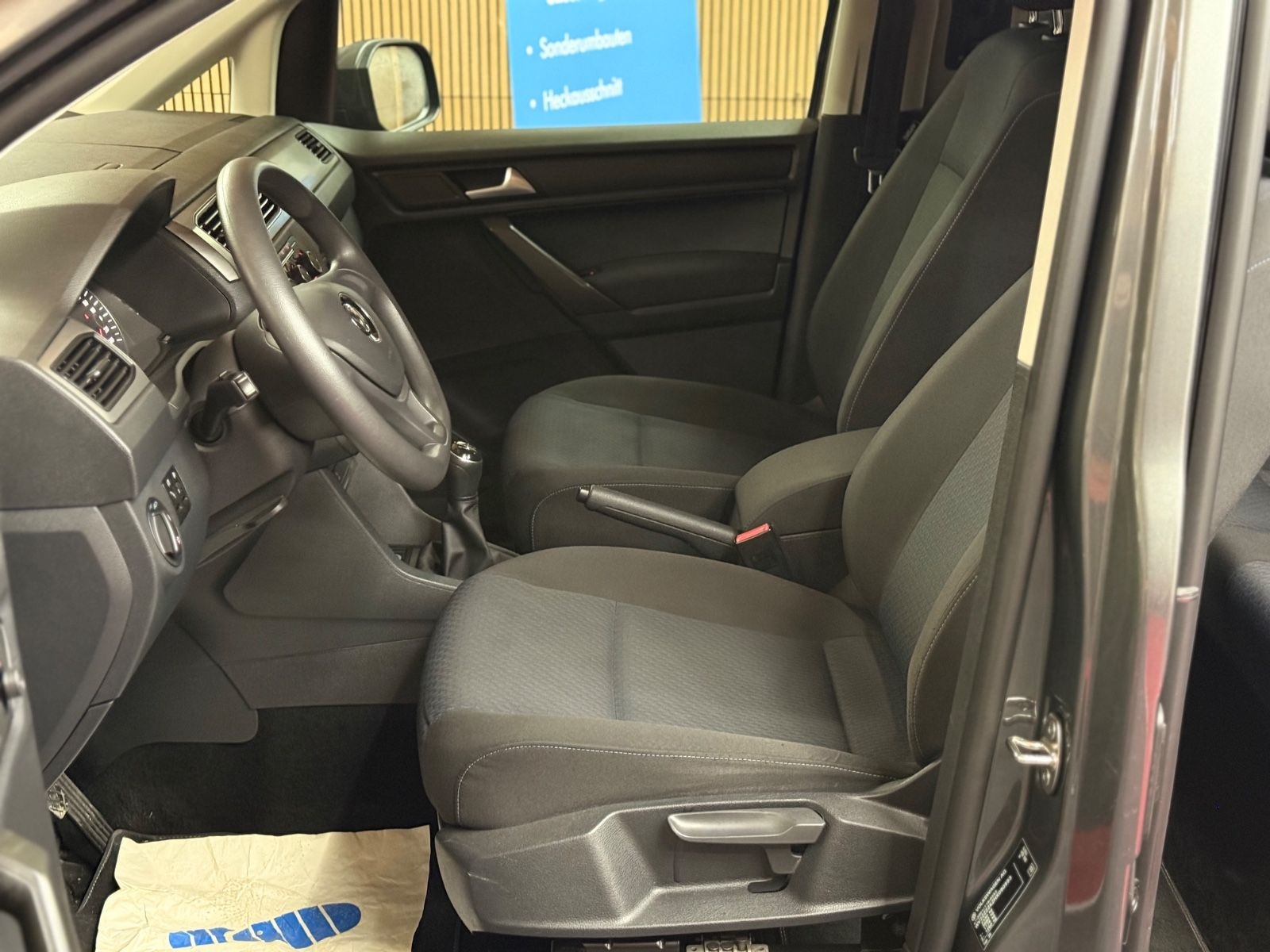 Volkswagen Caddy Maxi Behindertengerecht-Rampe foto 16