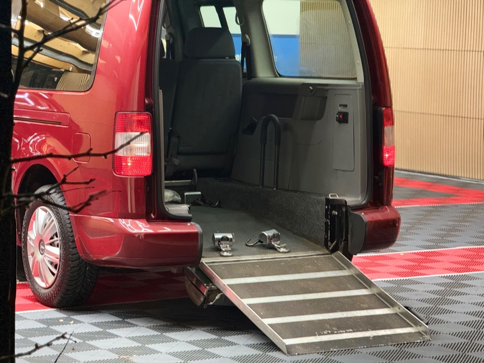 Volkswagen Caddy Maxi Behindertengerecht-Rampe foto 4