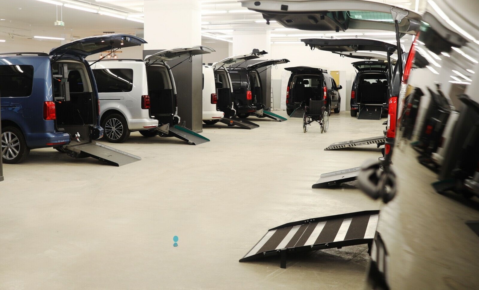 Volkswagen Caddy Maxi Behindertengerecht-Rampe foto 35