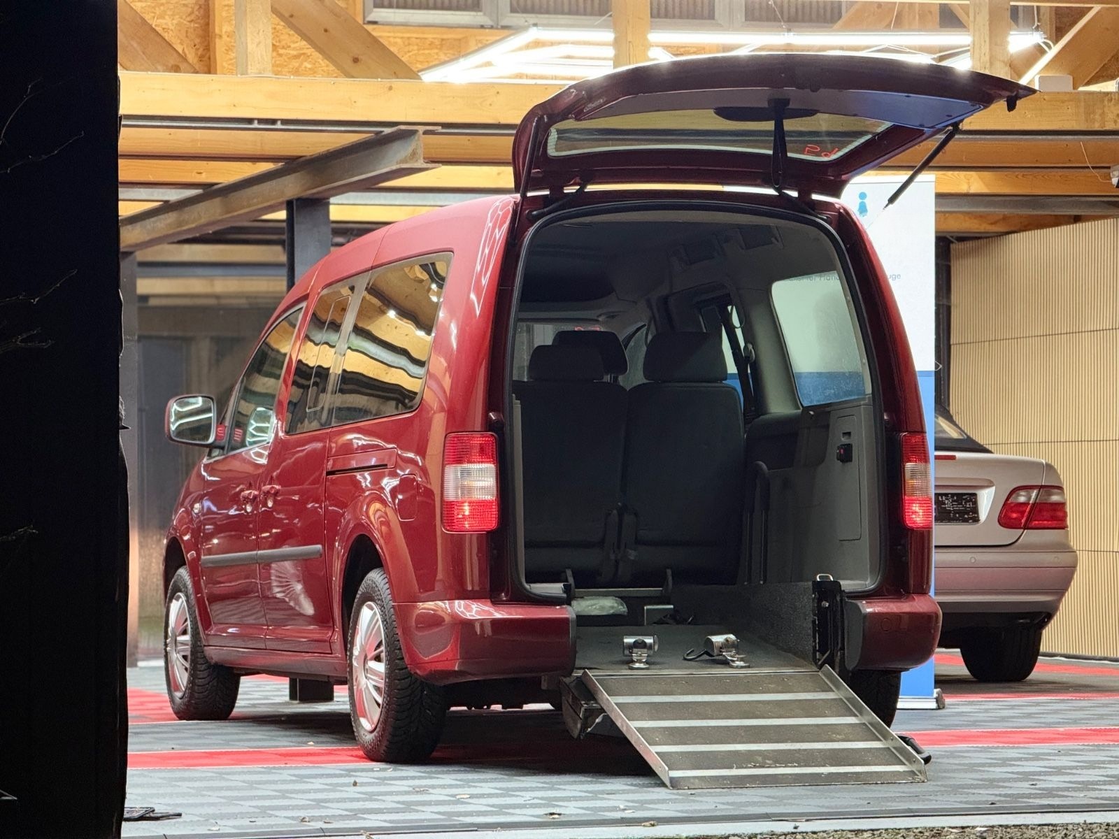 Volkswagen Caddy Maxi Behindertengerecht-Rampe foto 5