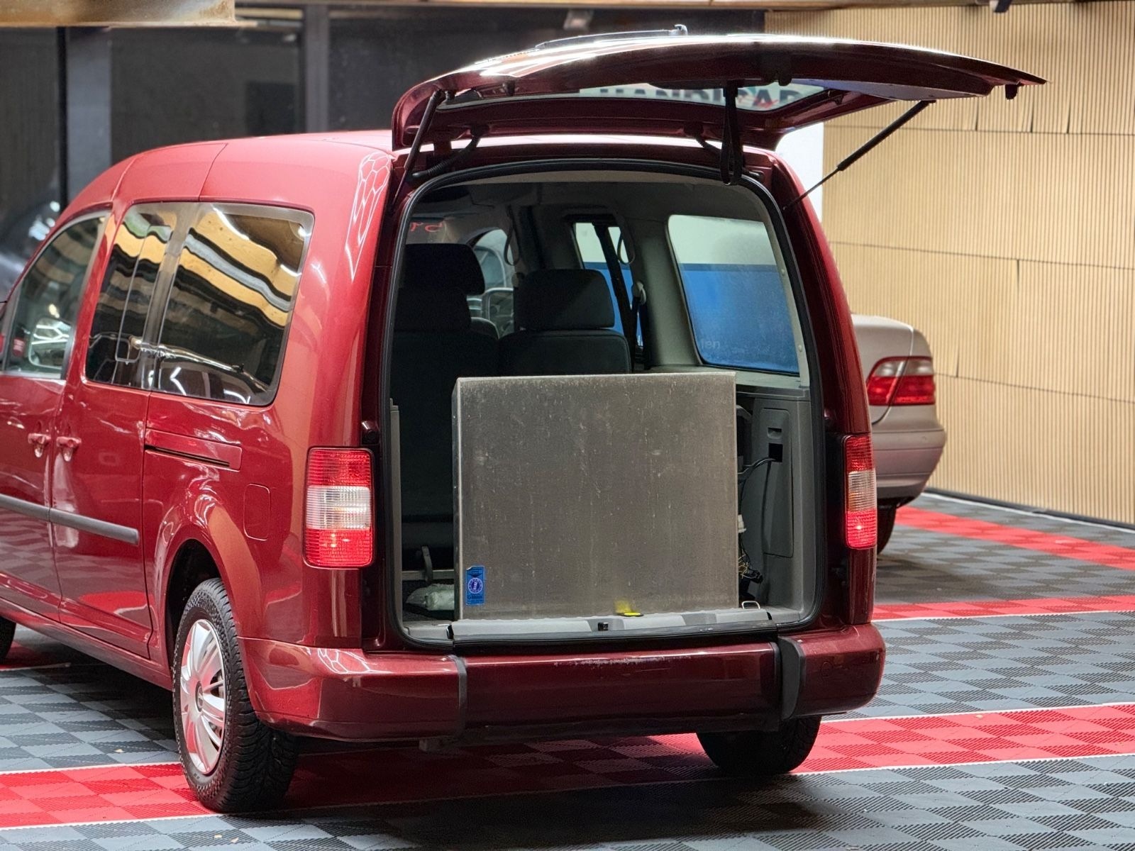 Volkswagen Caddy Maxi Behindertengerecht-Rampe foto 7