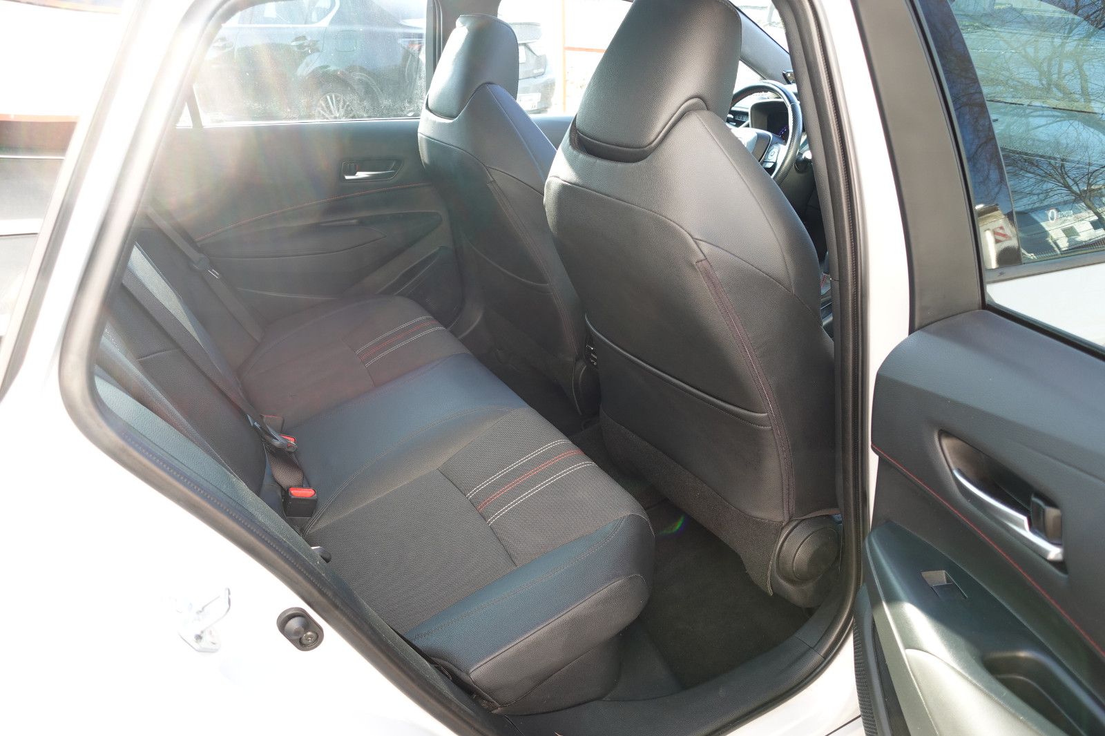 Toyota Corolla 2,0 Hyb. GR Sport TS Pano. 5J Garantie foto 8