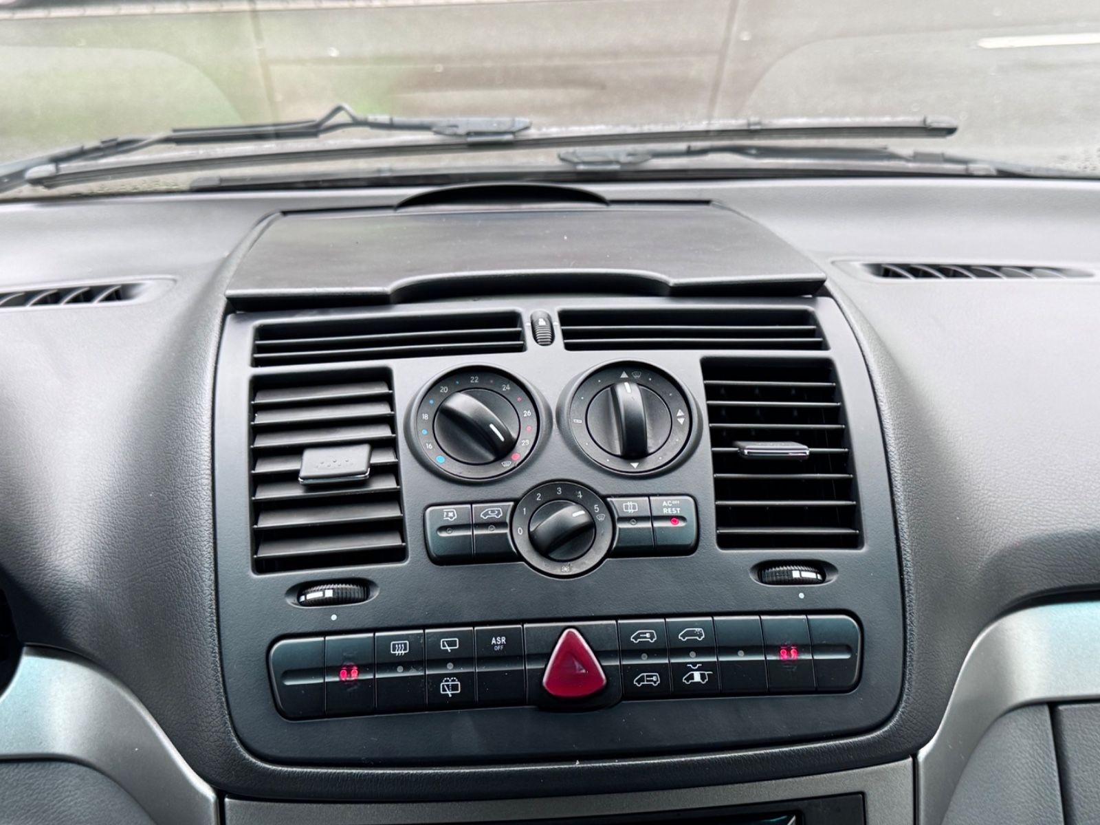 Mercedes-Benz Viano Fun 3.0 CDI kompakt LEDER,AUTOMATIK,AHK foto 15