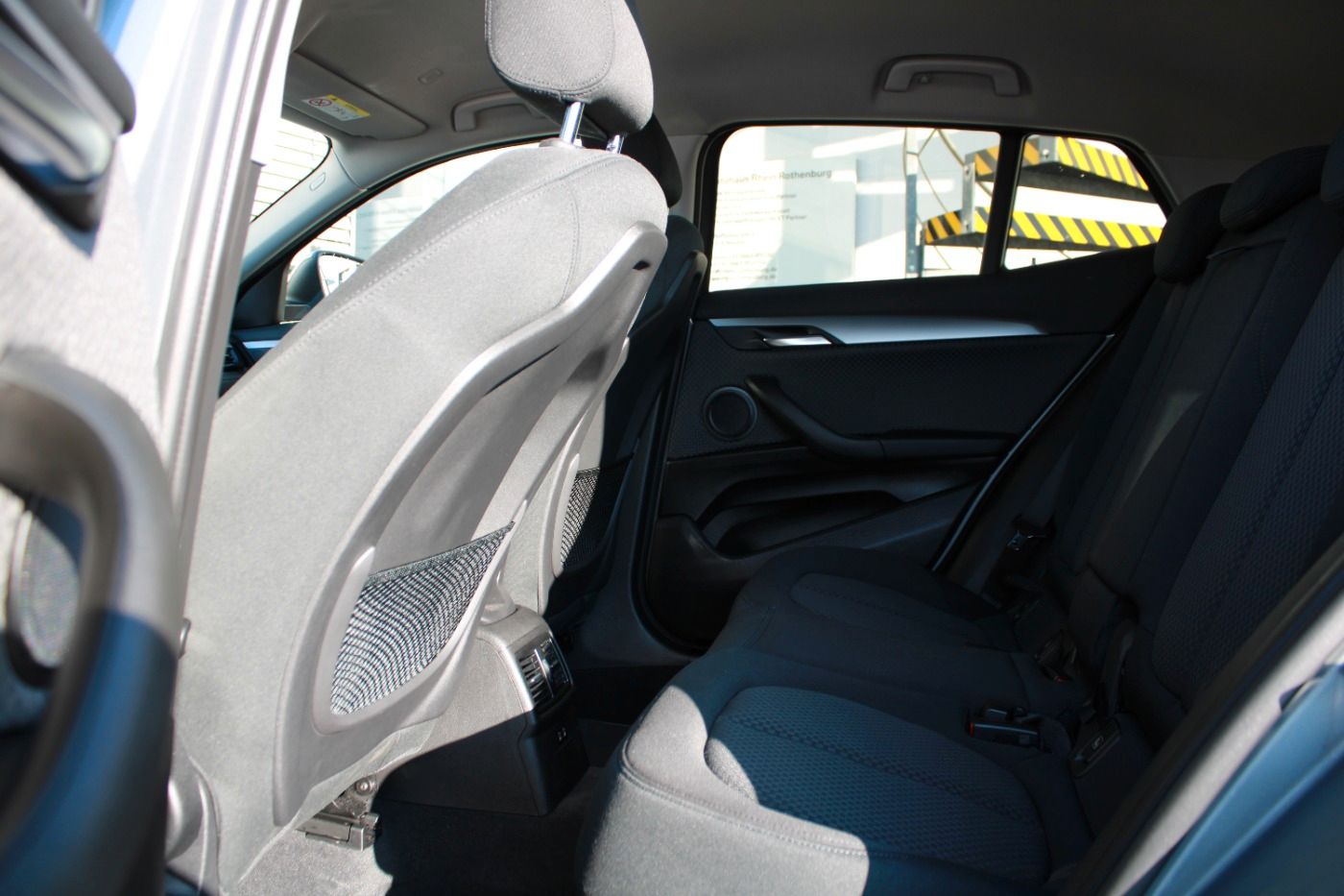 BMW X2 xDrive20i Advantage Navi LED AHK PDC Alu foto 13