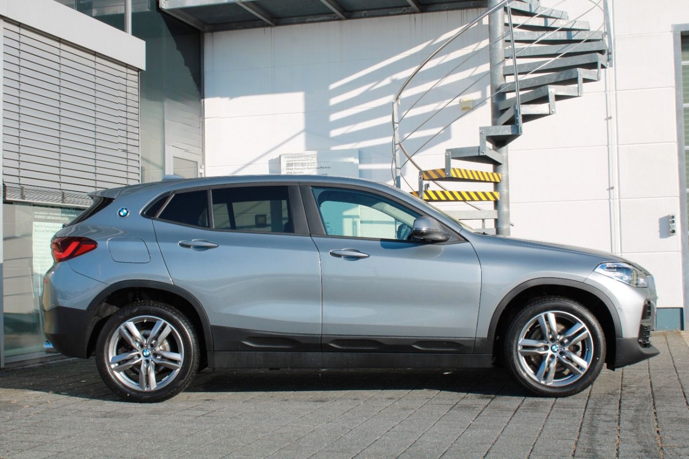 BMW X2 xDrive20i Advantage Navi LED AHK PDC Alu foto 3