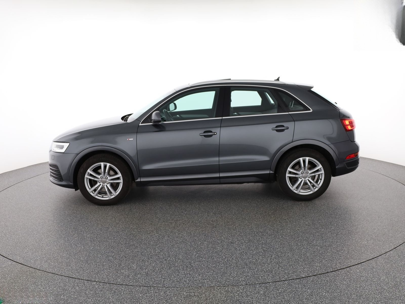 Audi Q3 2.0 TDI qu S LINE KEYLESS,PANO,AHK,SH,1.HAND foto 2