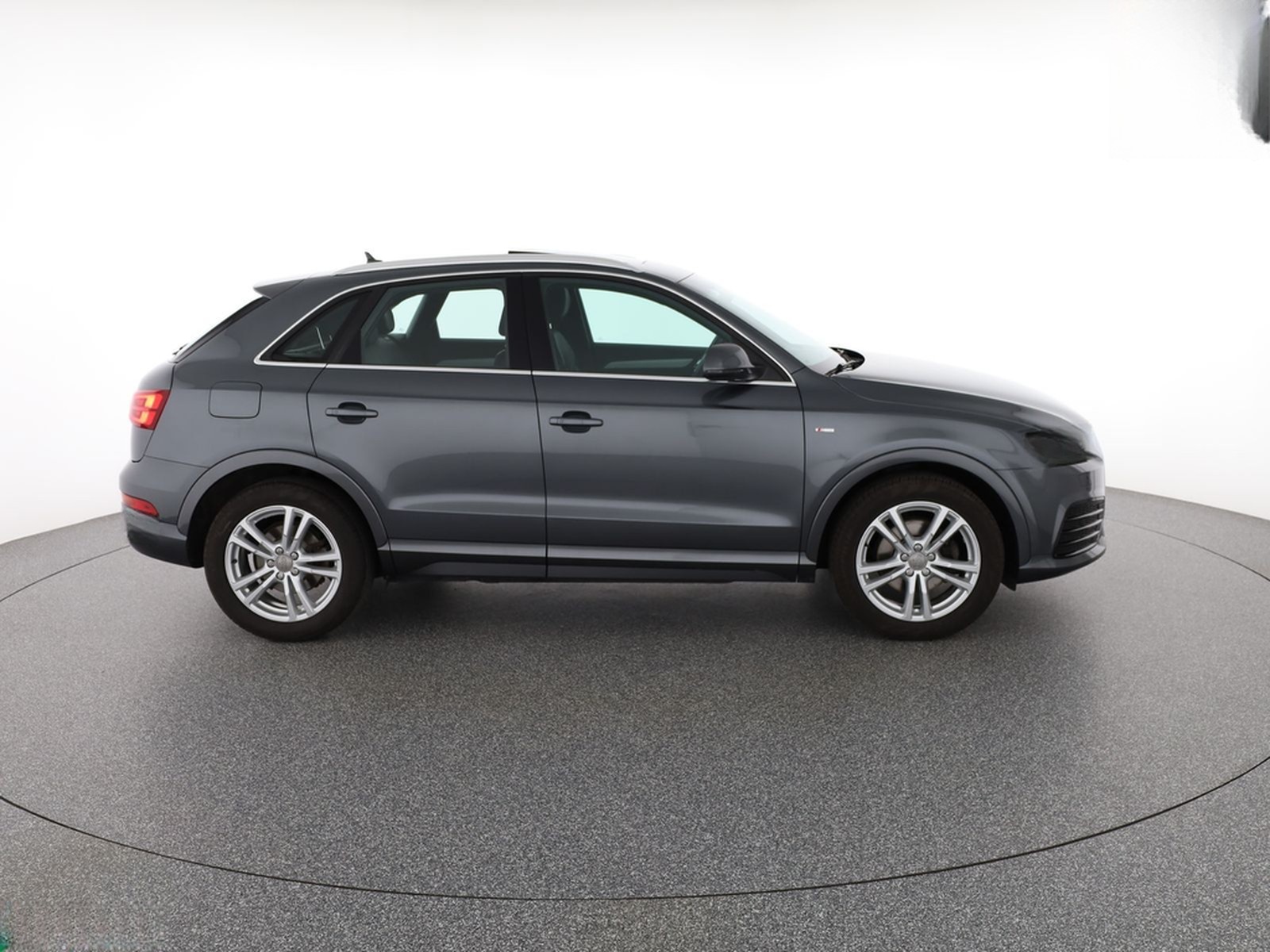 Audi Q3 2.0 TDI qu S LINE KEYLESS,PANO,AHK,SH,1.HAND foto 6