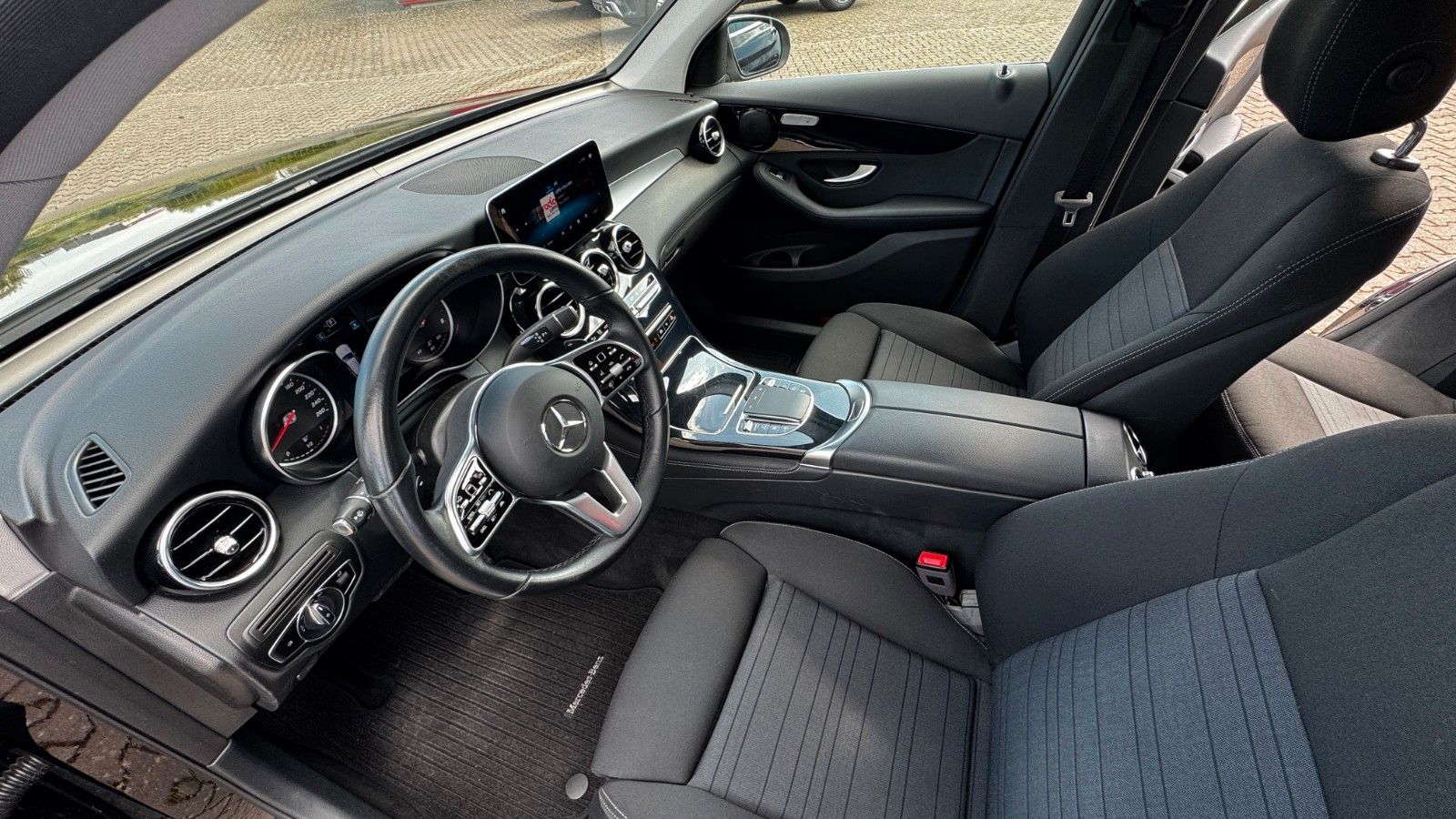 Mercedes-Benz GLC 220 4Matic LED Standheizung Distronic Kamera foto 4