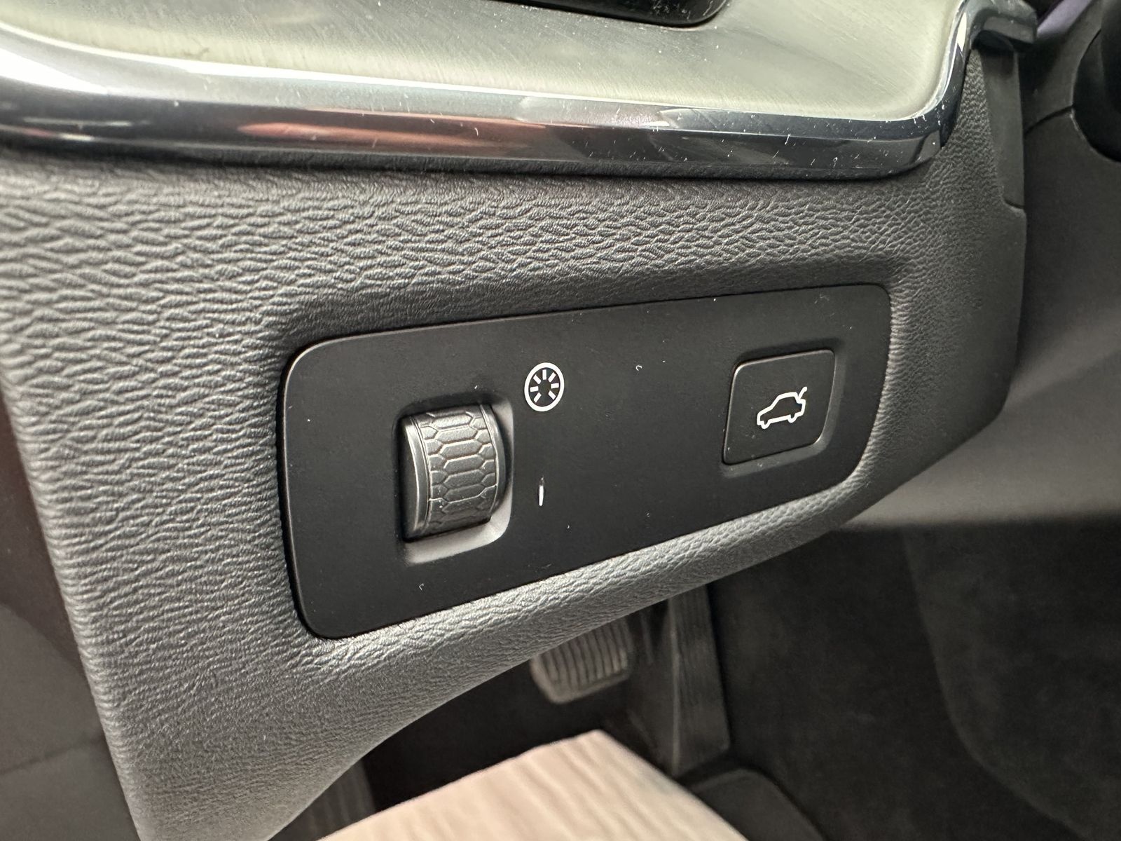 Volvo XC60 Momentum Pro 2WD "1 HAND-NAVI-CAM-SITZH" foto 20