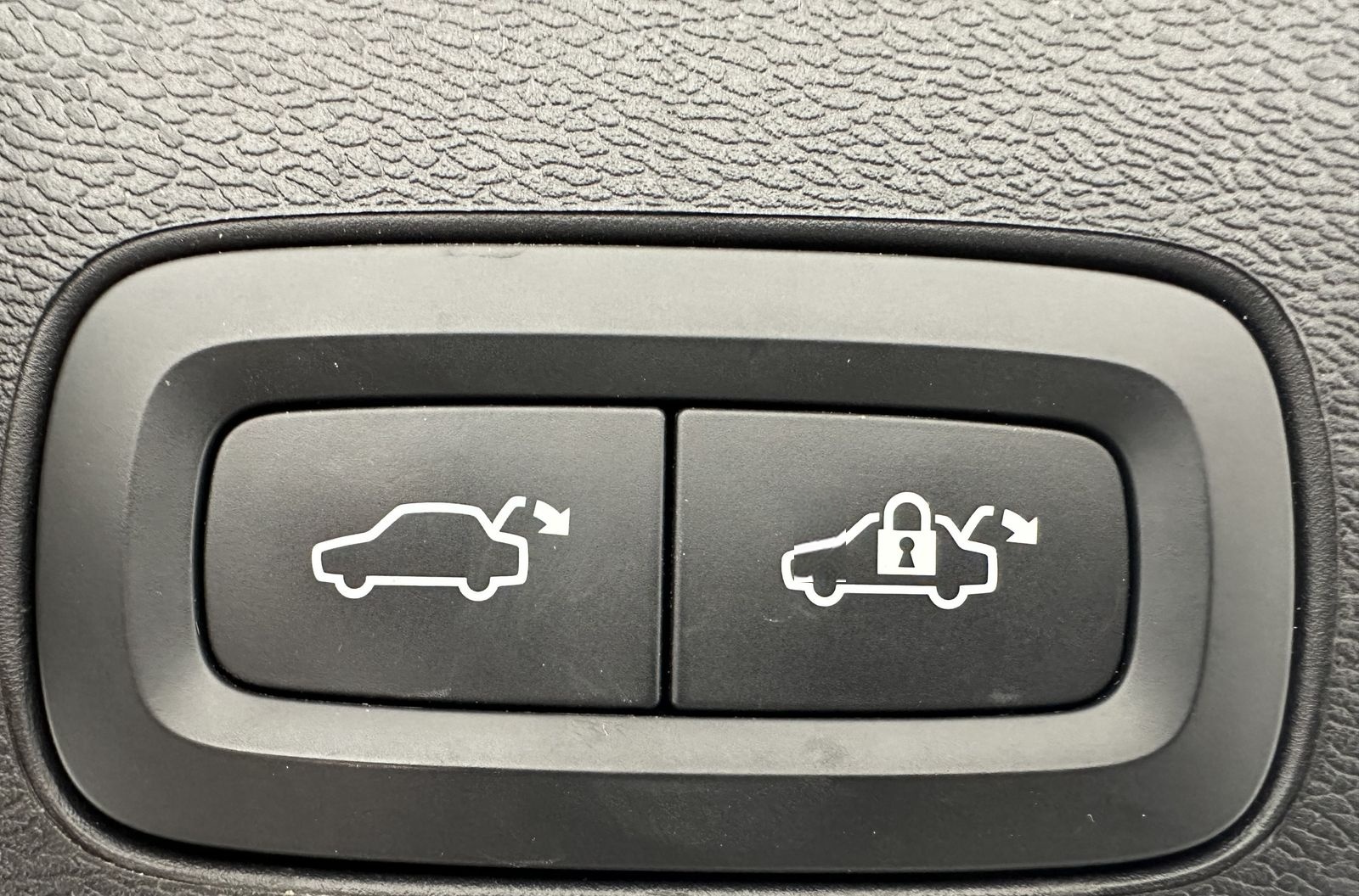 Volvo XC60 Momentum Pro 2WD "1 HAND-NAVI-CAM-SITZH" foto 25