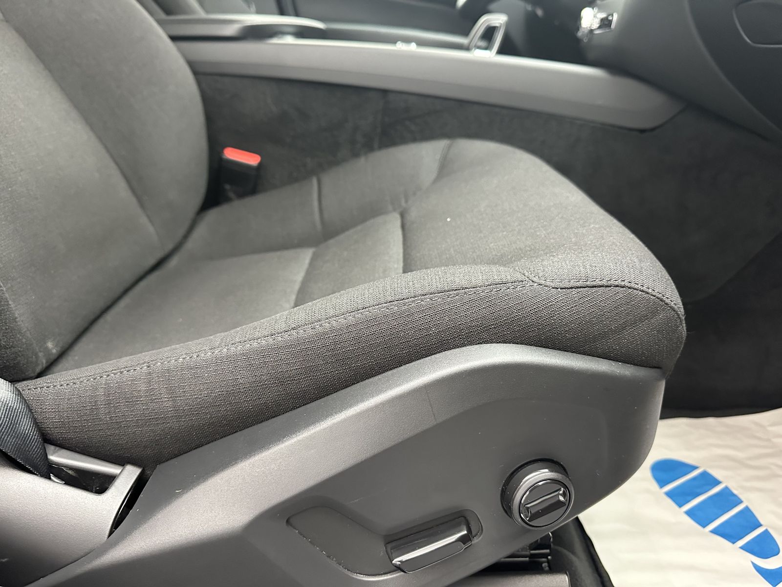 Volvo XC60 Momentum Pro 2WD "1 HAND-NAVI-CAM-SITZH" foto 9