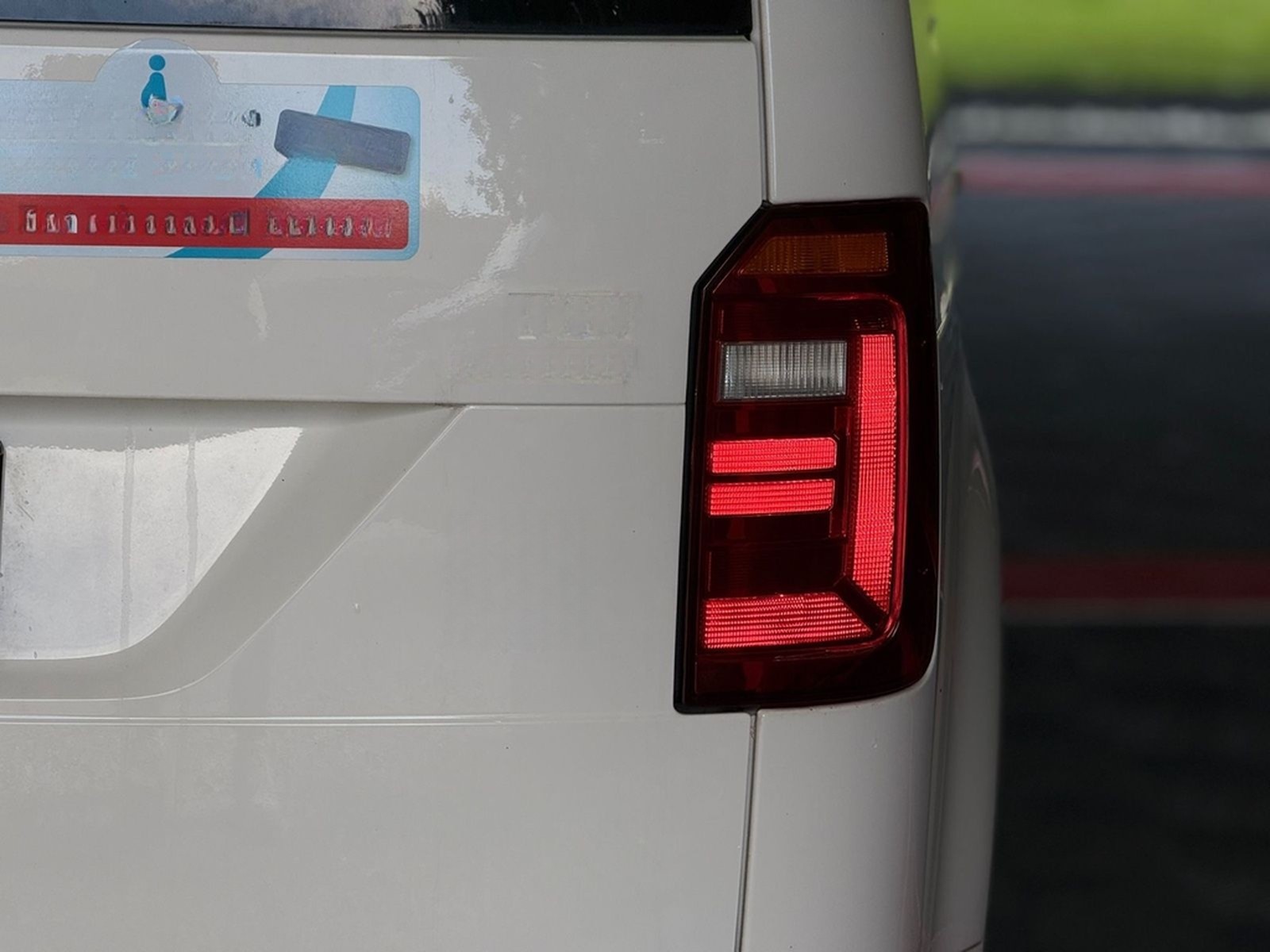 Volkswagen Caddy Behindertengerecht-Rampe foto 14