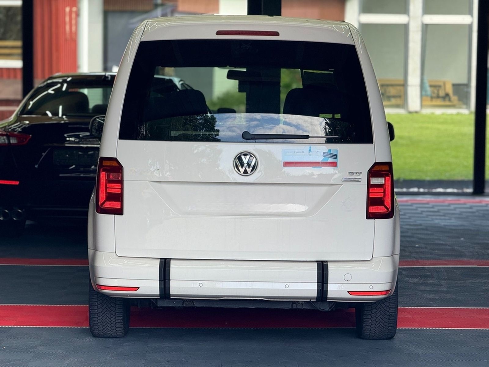 Volkswagen Caddy Behindertengerecht-Rampe foto 3