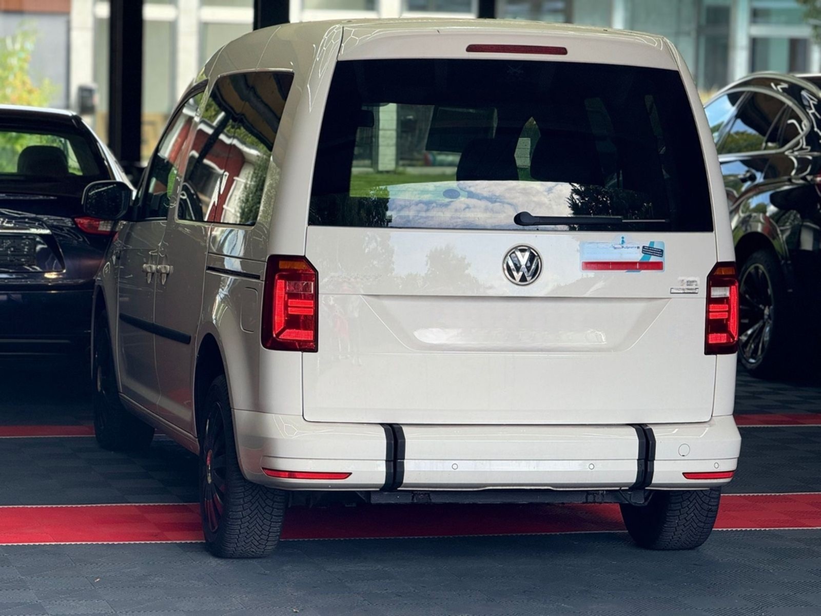 Volkswagen Caddy Behindertengerecht-Rampe foto 9