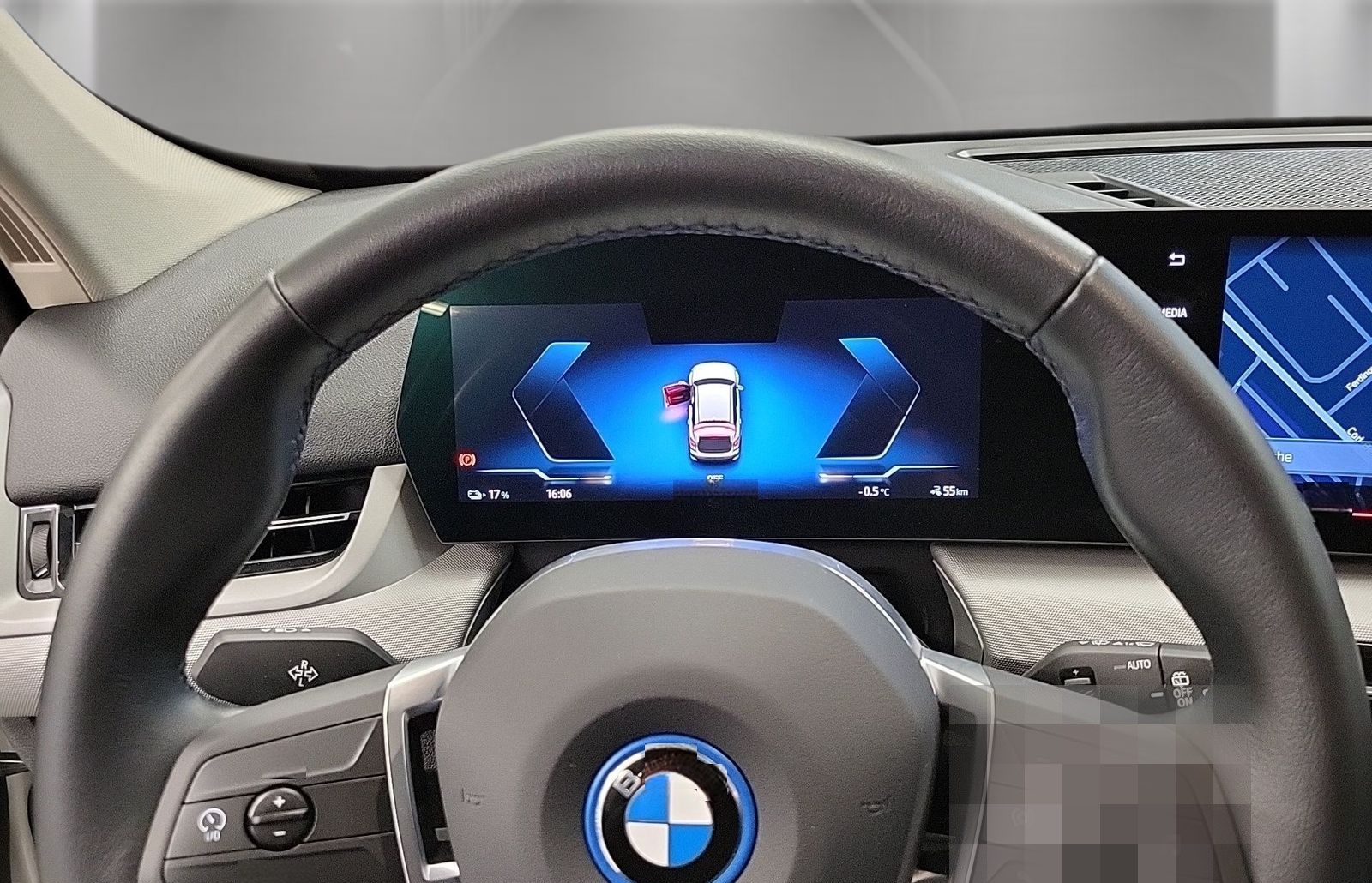 BMW iX1 xDrive30 Kamera Adap. M Fahrwerk foto 8